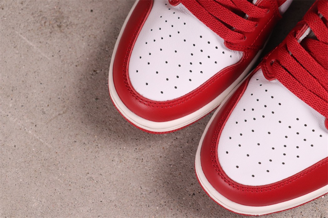 Jordan 1 Retro High OG Varsity Red (W) - vstockx