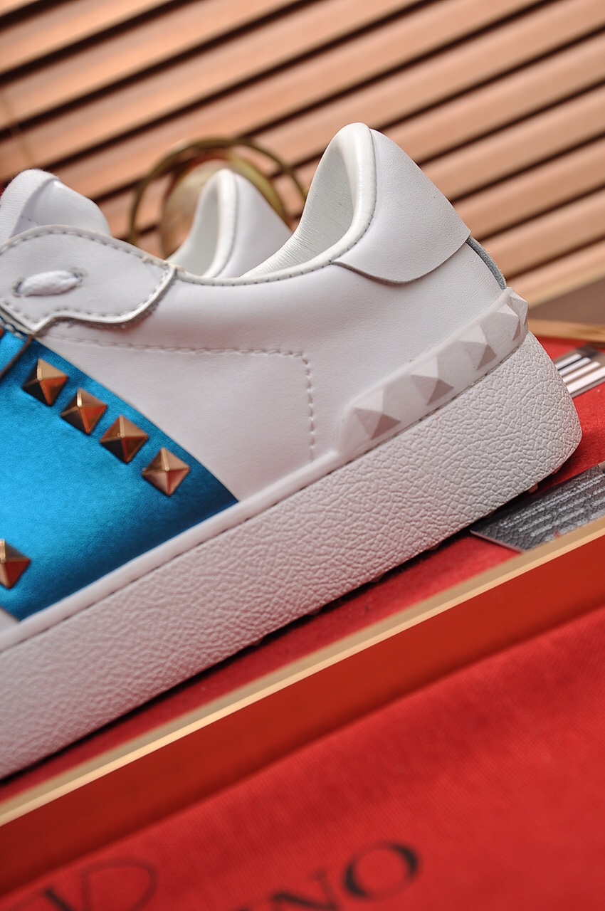 Valentino Garavani Rockstud Untitled calfskin sneaker 16 - vstockx