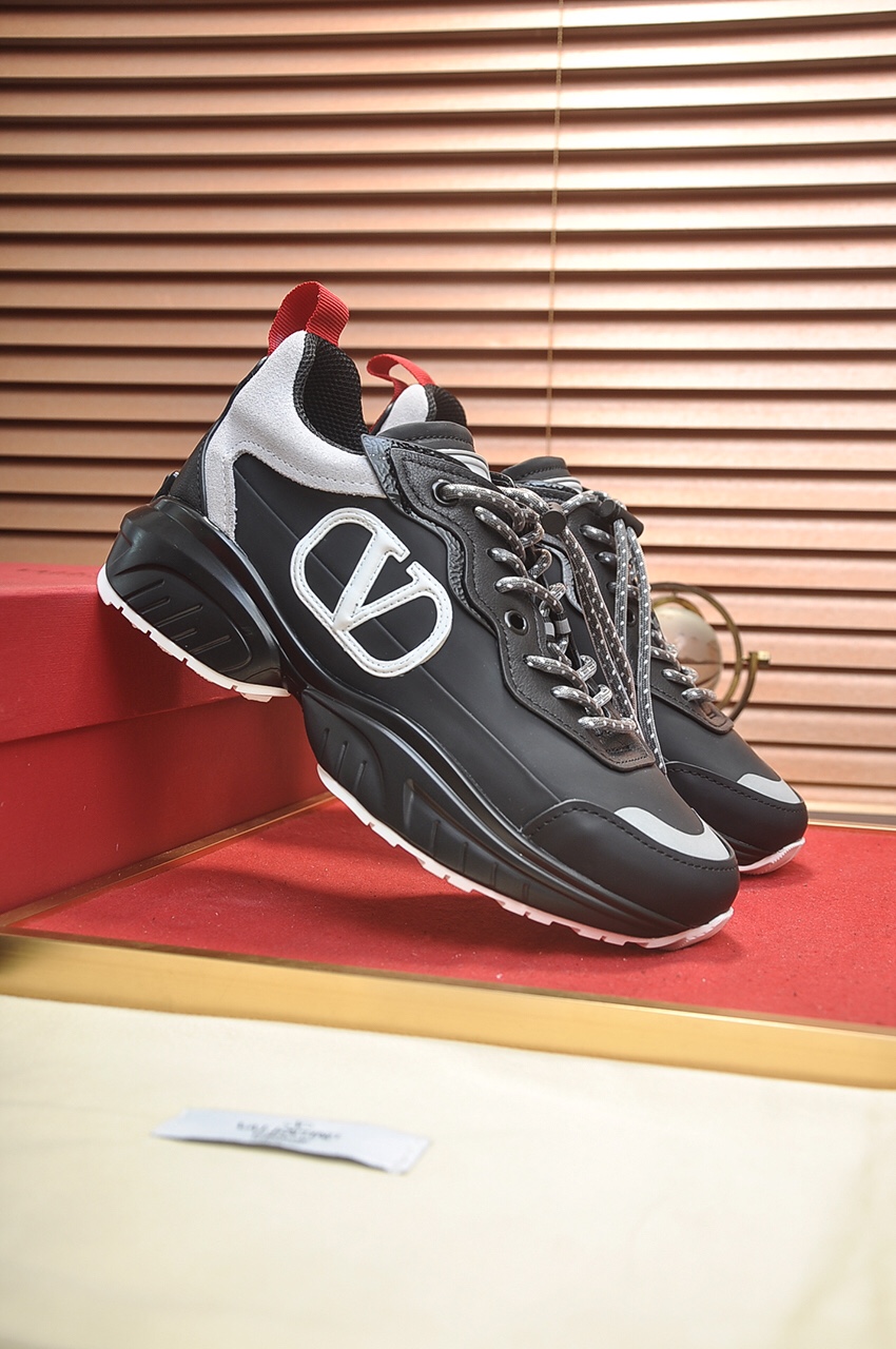 Valentino Garavani Low-top sneakers 17 - vstockx