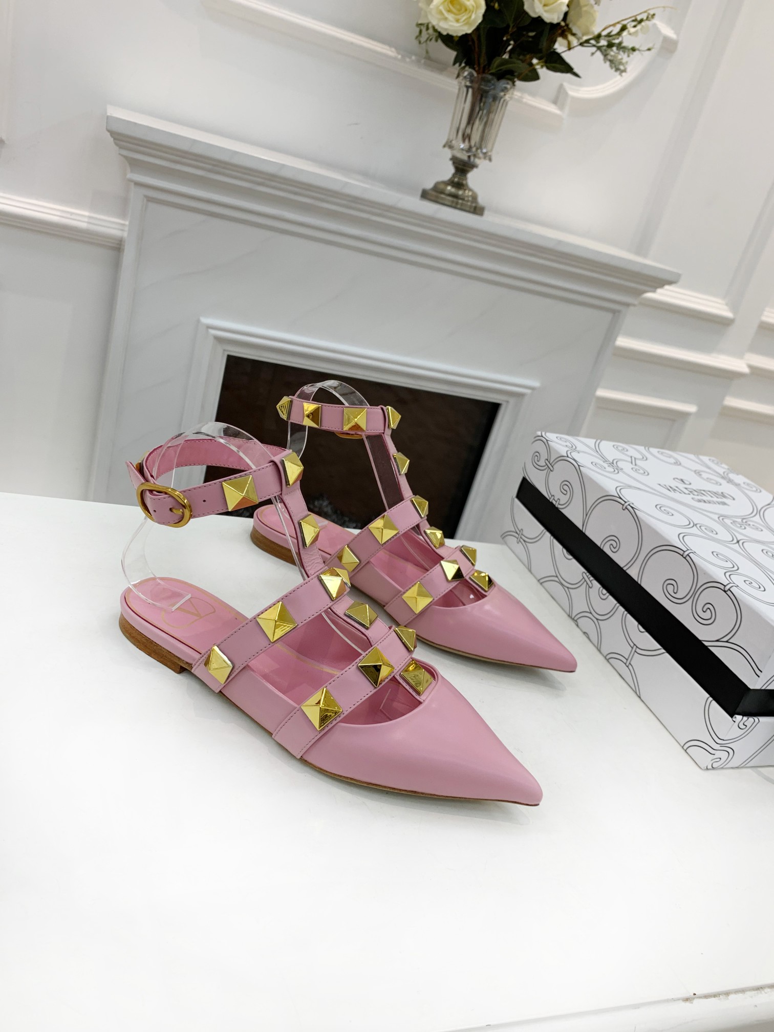 VALENTINO GARAVANI Roman Stud WOMEN 33 - vstockx