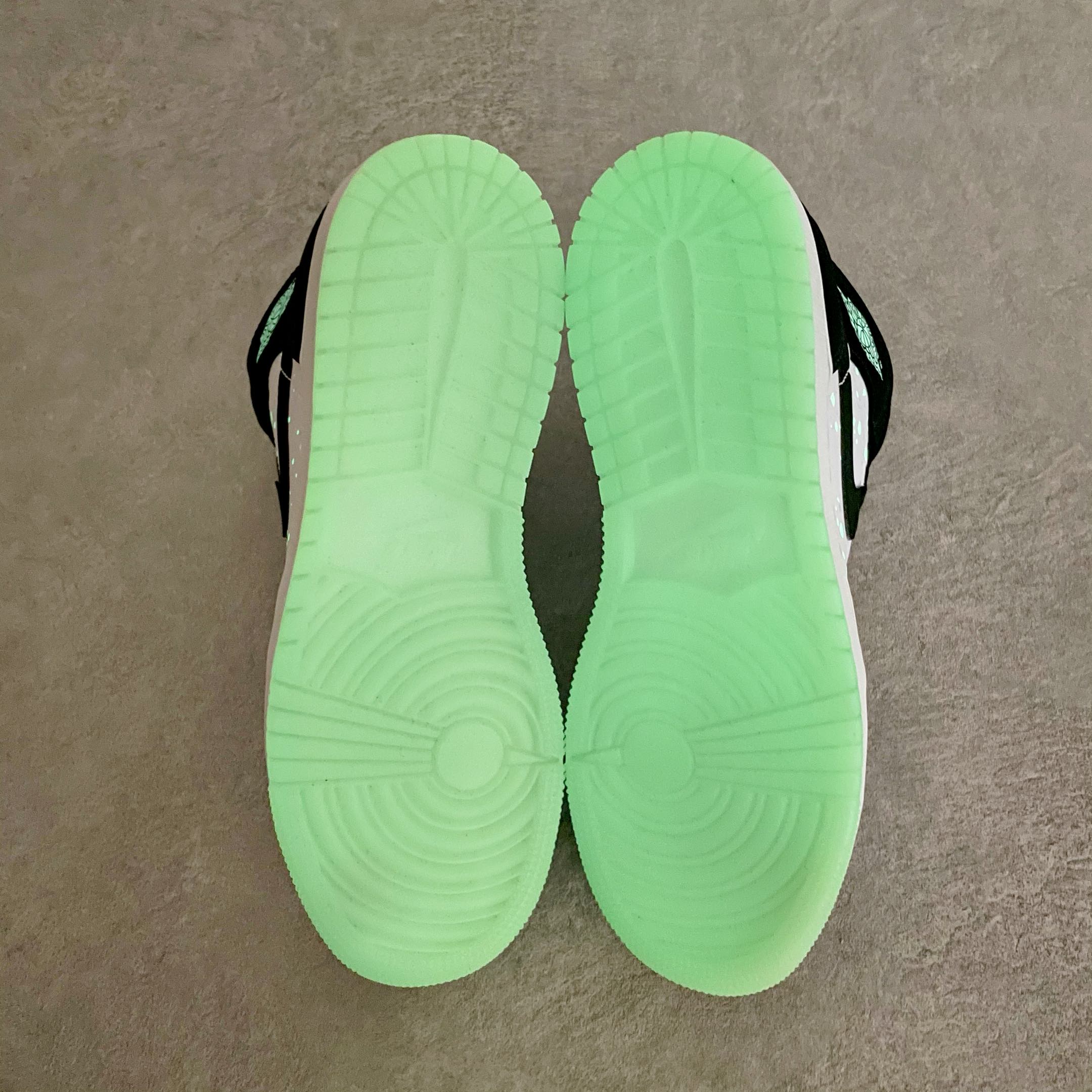 Jordan 1 Mid White Black Teal Tint - vstockx