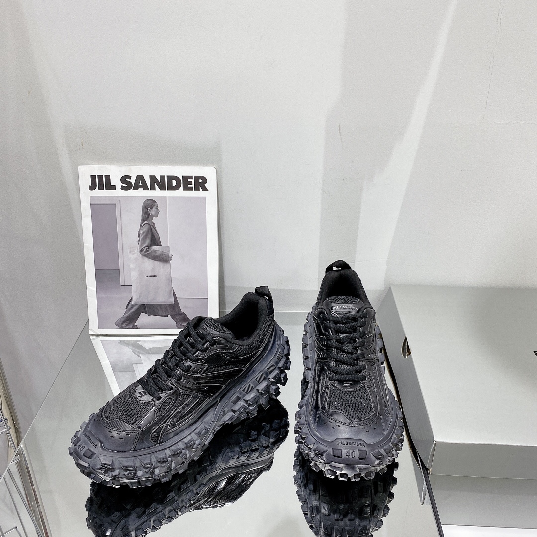 Balenciaga Defender TRAINERS 5 - vstockx