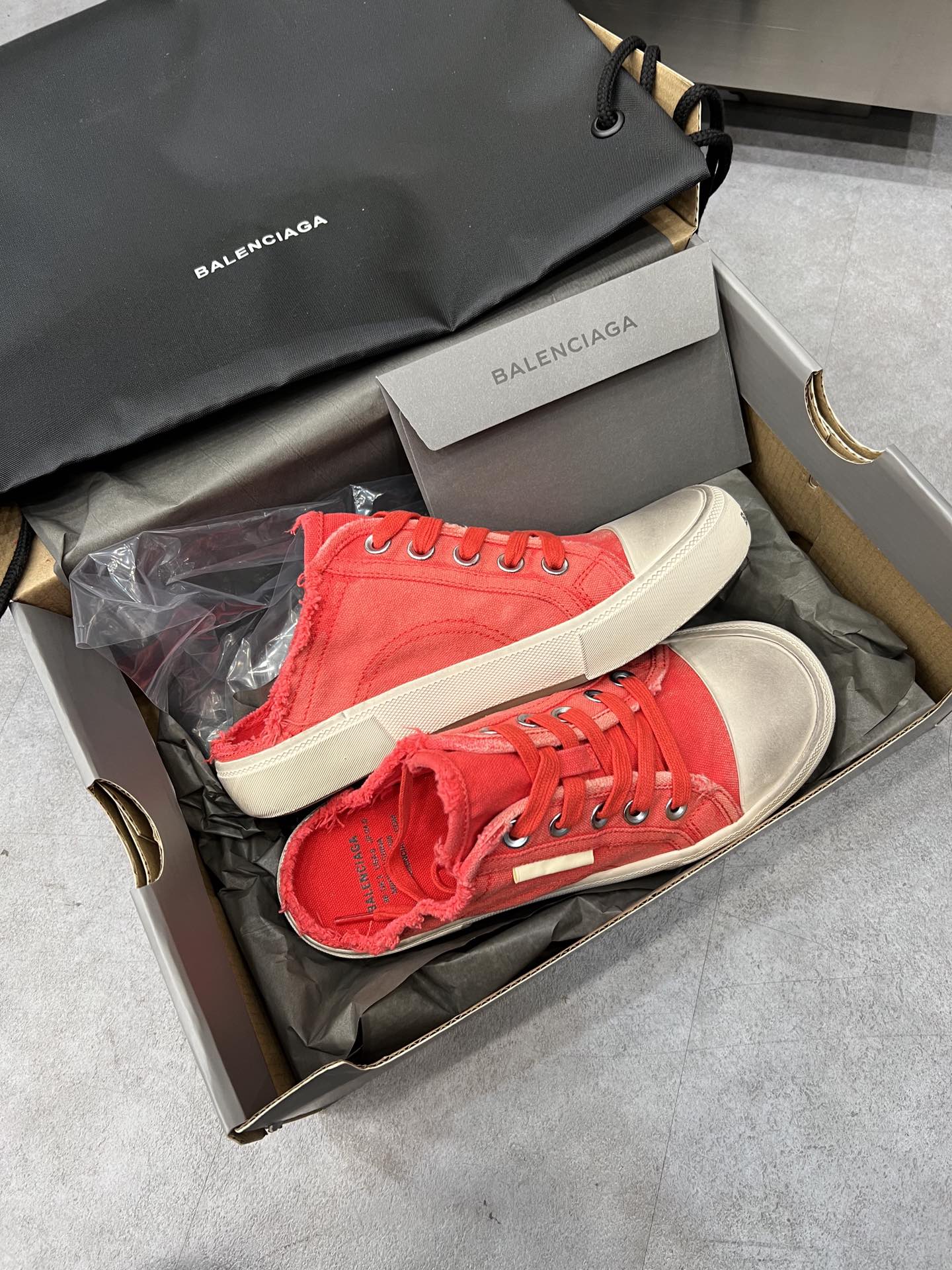 Balenciaga Paris Sneaker 4 - vstockx