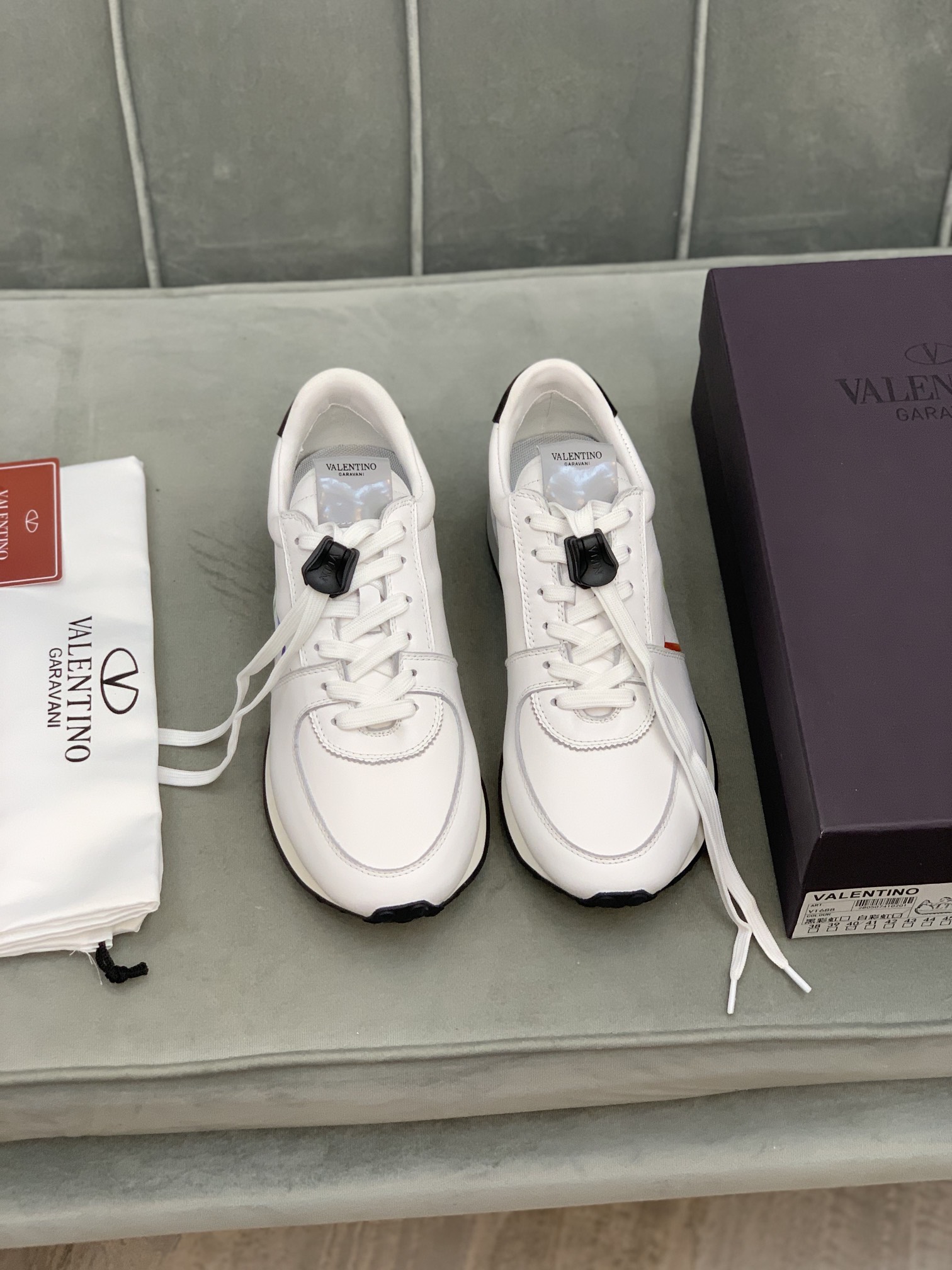 Valentino Garavani Low-top sneakers 5 - vstockx