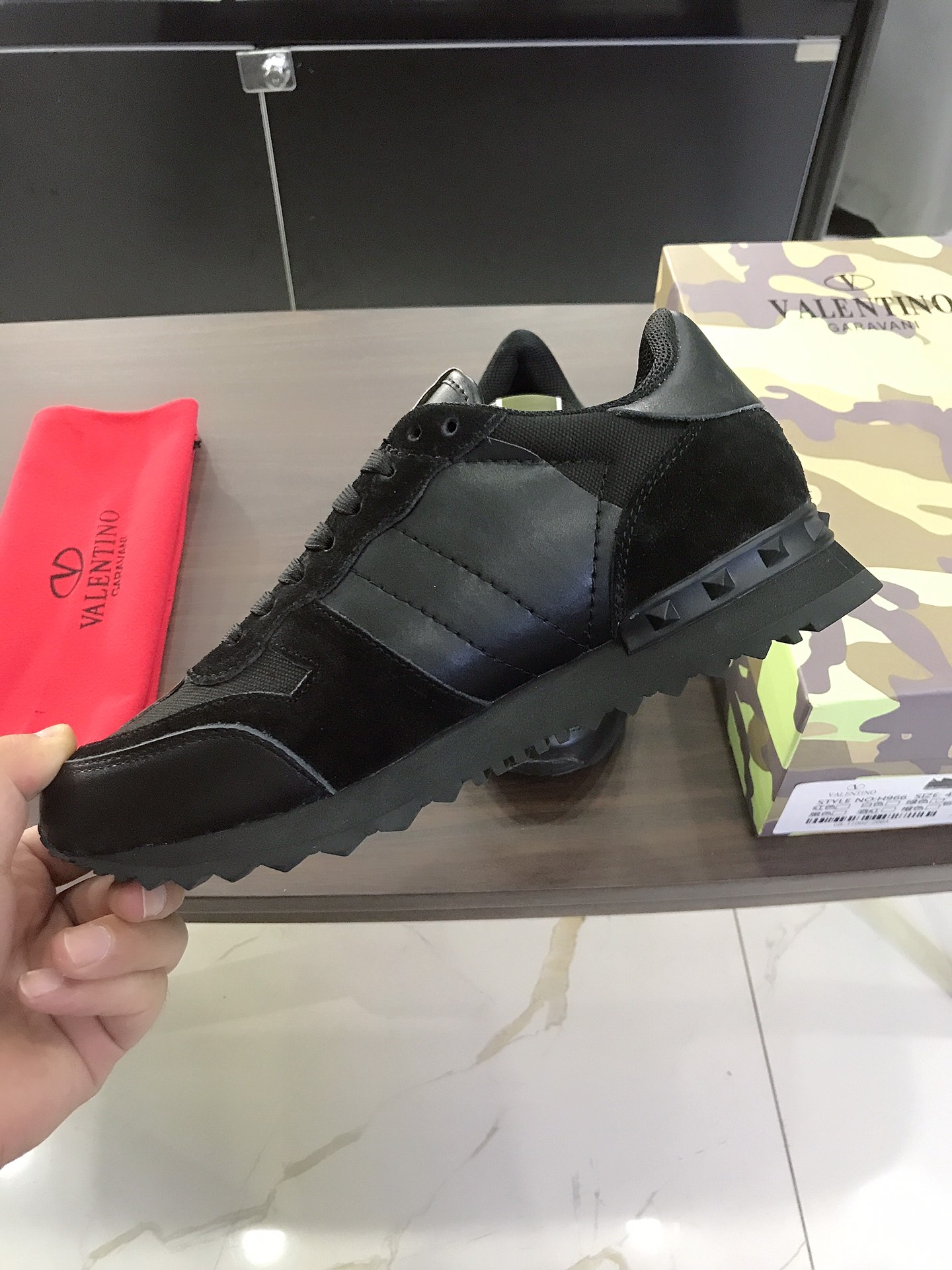 Valentino Garavani Rockrunner camouflage-print sneakers 7 - vstockx