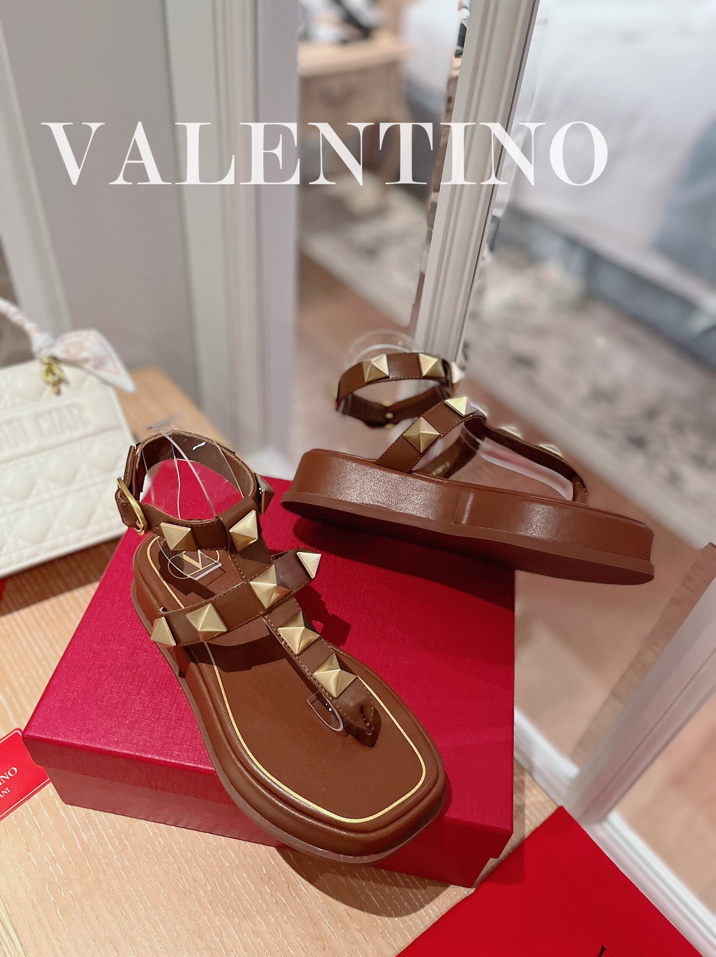 VALENTINO GARAVANI Roman Stud WOMEN 1 - vstockx
