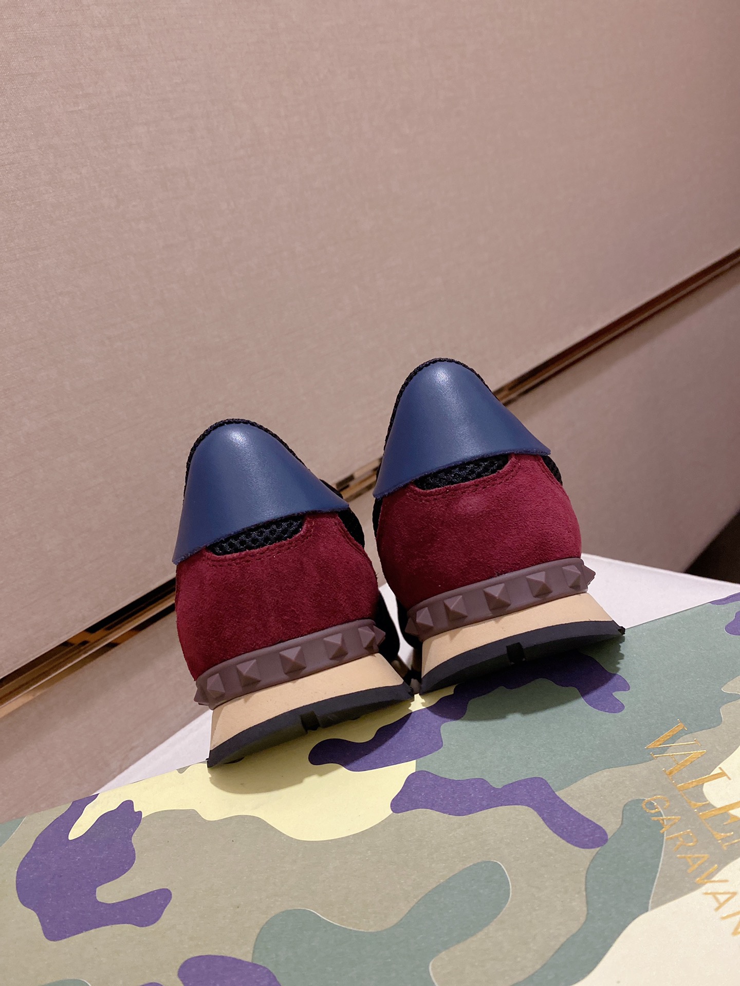 Valentino Garavani Rockrunner camouflage-print sneakers 13 - vstockx