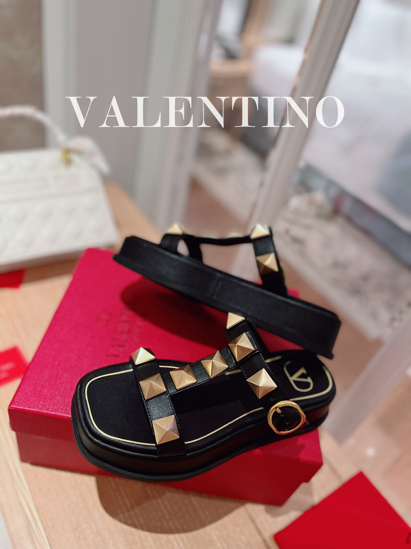 VALENTINO GARAVANI Roman Stud WOMEN 1 - vstockx