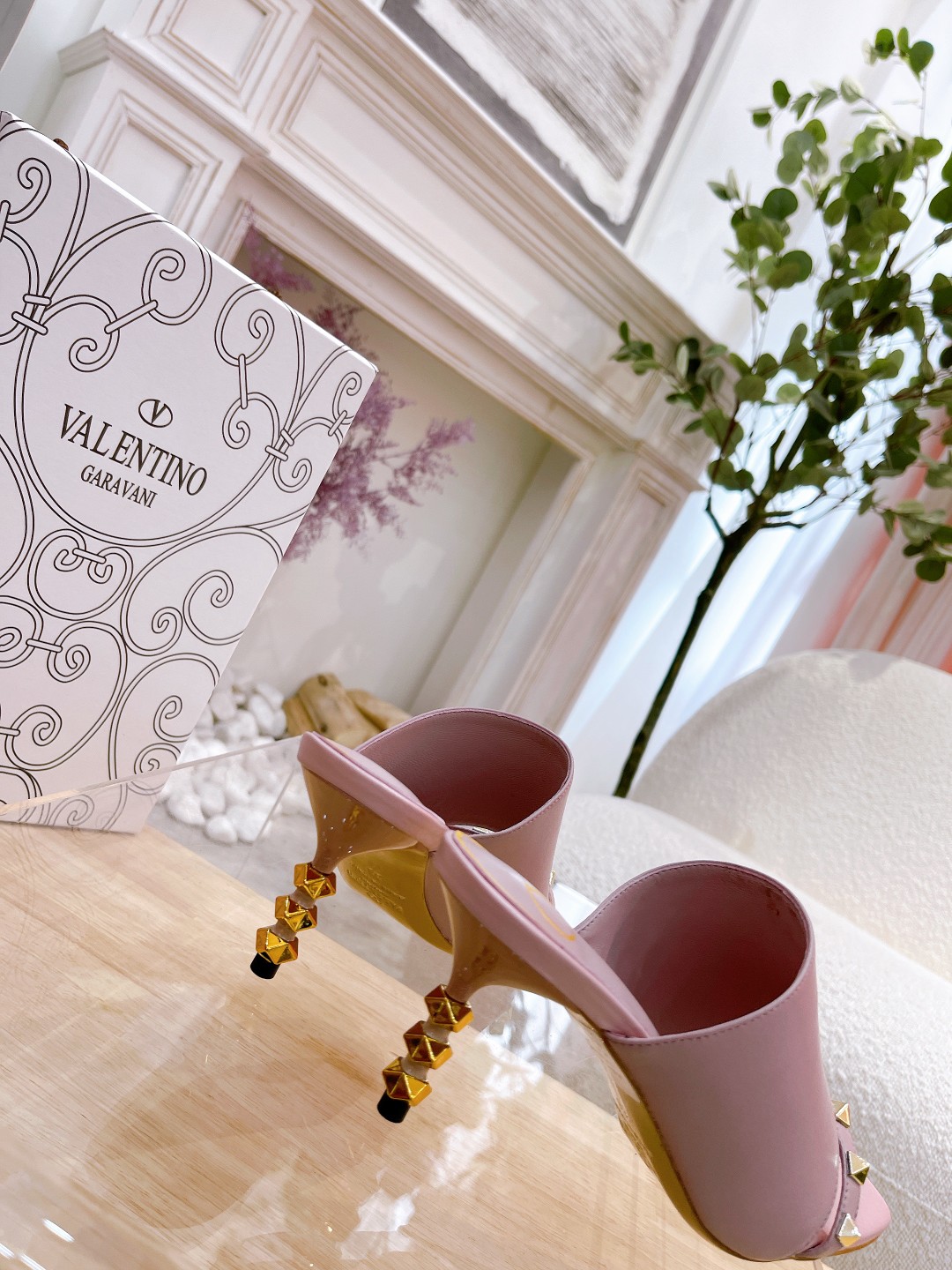 VALENTINO GARAVANI ROMAN STUD WOMEN 11 - vstockx