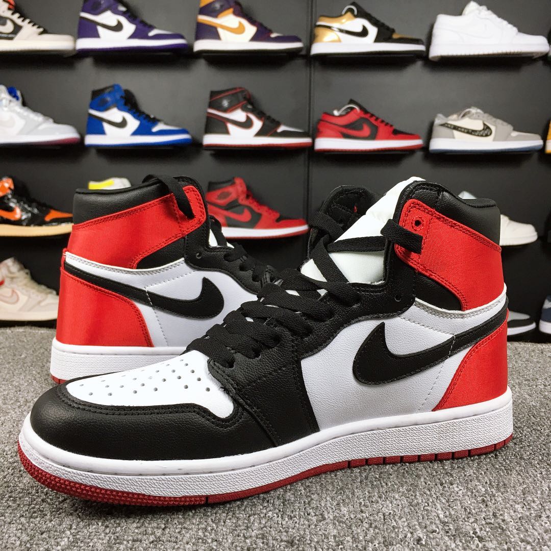 Jordan 1 Retro High Satin Black Toe - vstockx