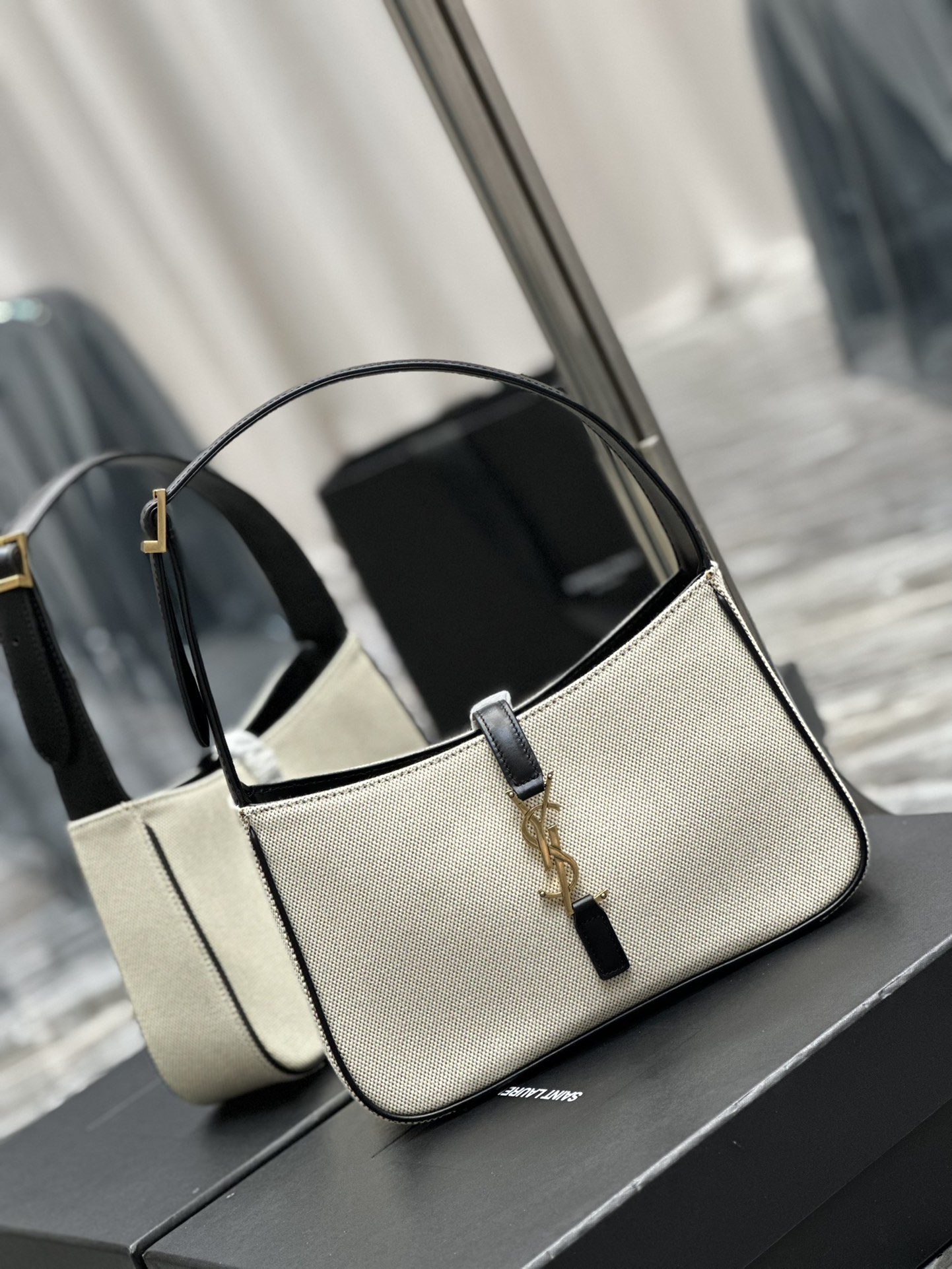 Handbags SAINT LAURENT 657228 size 25X14X6 cm - vstockx