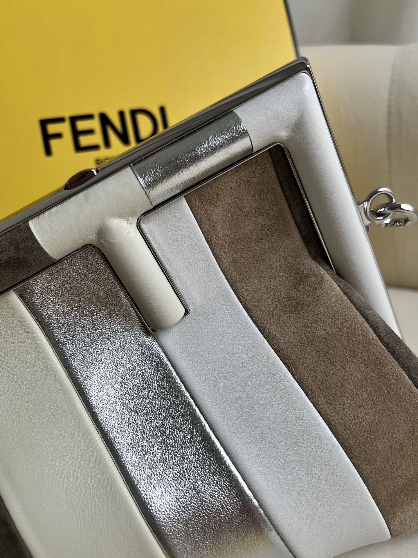 handbags FENDI 129 size:26*18*9.5cm - vstockx