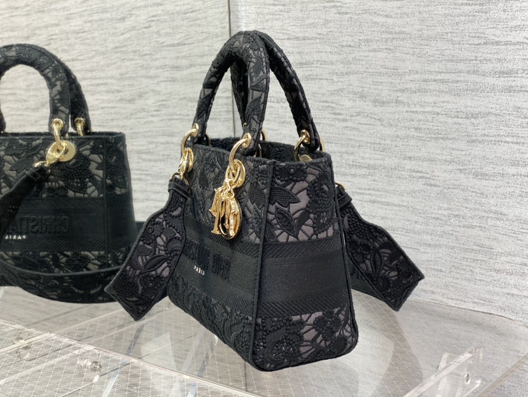 Handbag Dior size 24 cm - vstockx