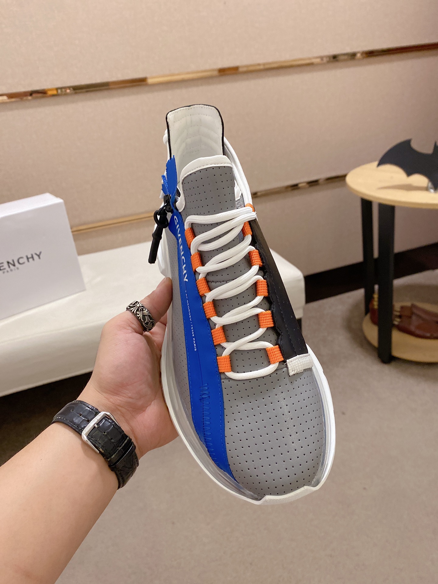 Givenchy Spectre Zip Sneakers 5 - vstockx