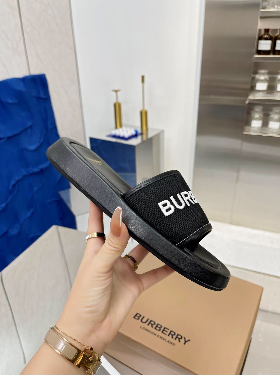 BURBERRY Buckingham Slides WOMEN 1 - vstockx