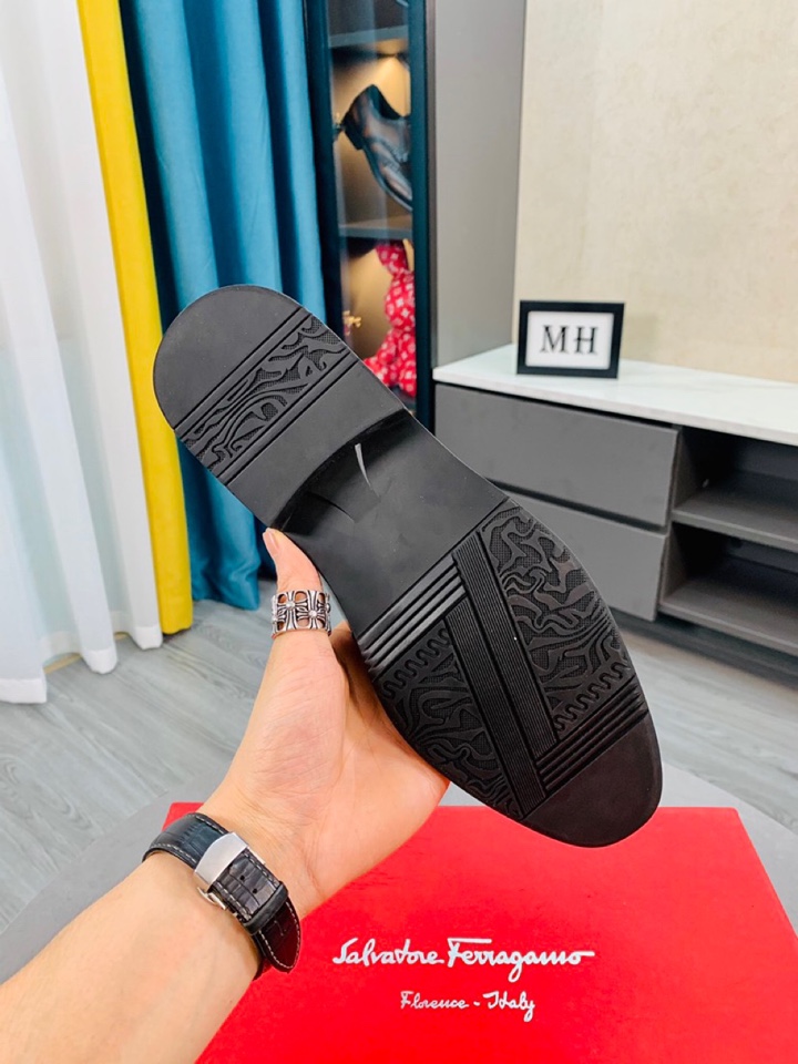 Salvatore Ferragamo Boots 34 - vstockx