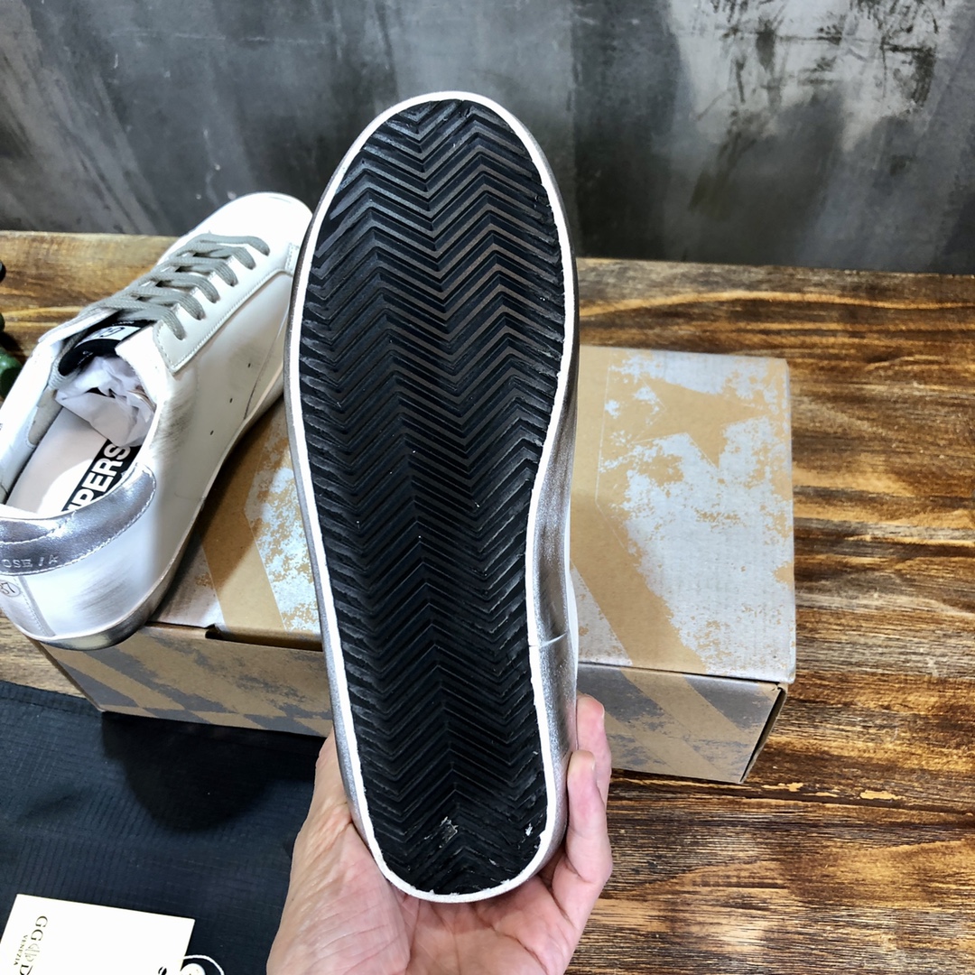 Golden Goose Superstar distressed-finish sneakers 17 - vstockx