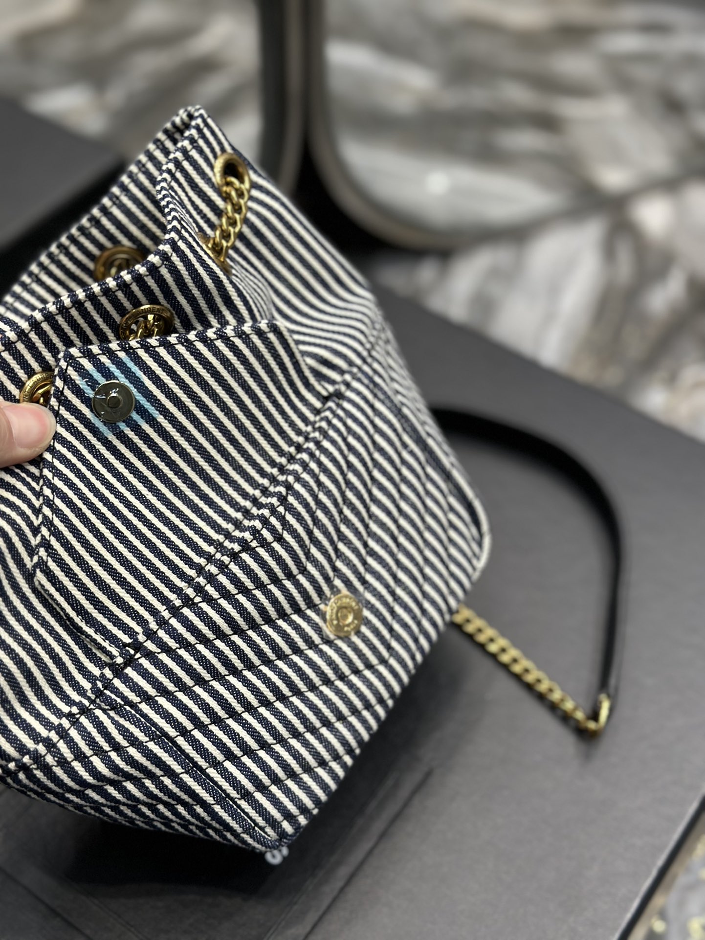 Handbags SAINT LAURENT 631052 size 19x13x13 cm - vstockx