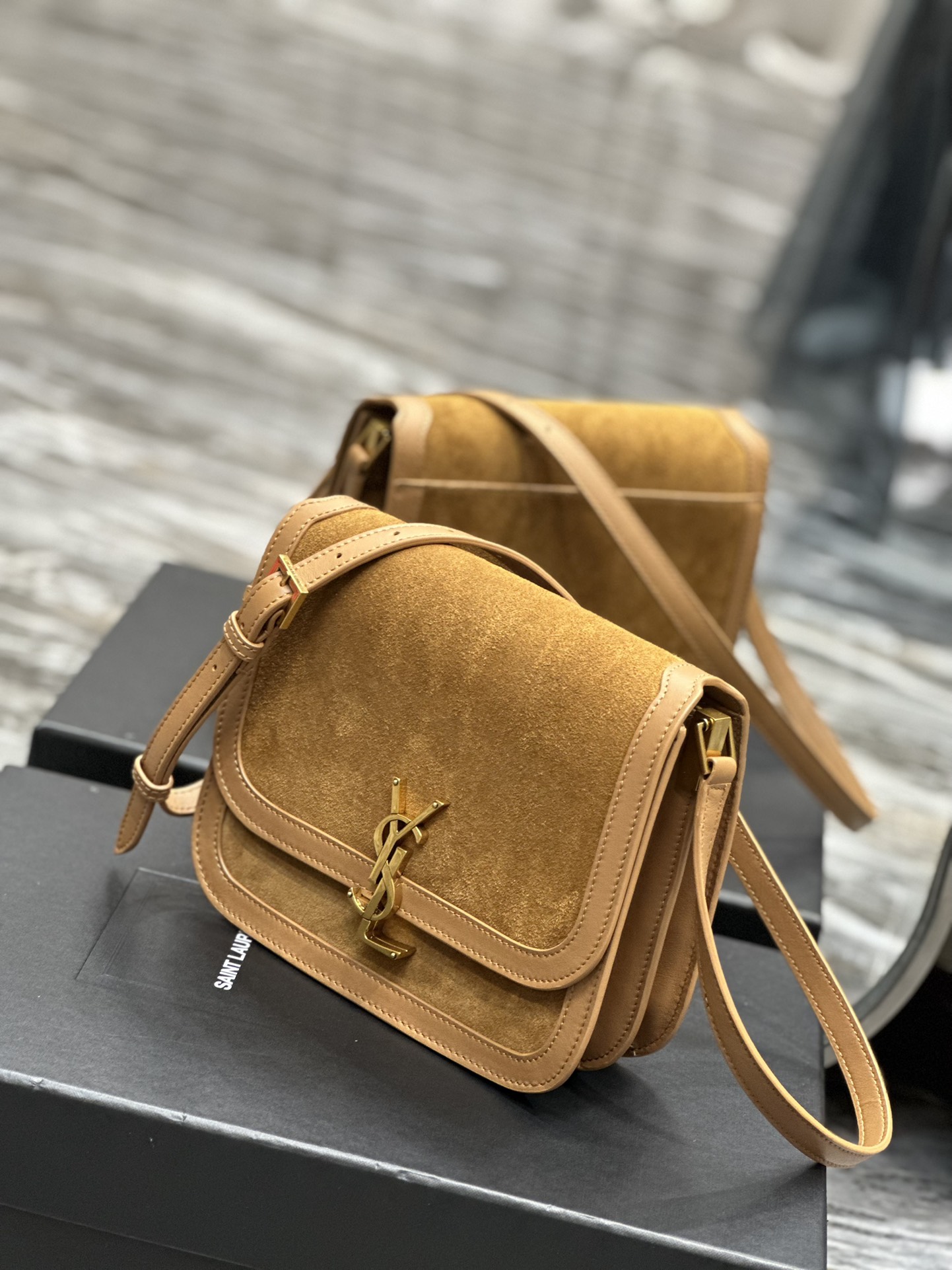 Handbags SAINT LAURENT 635025 size 22x18x5 cm - vstockx