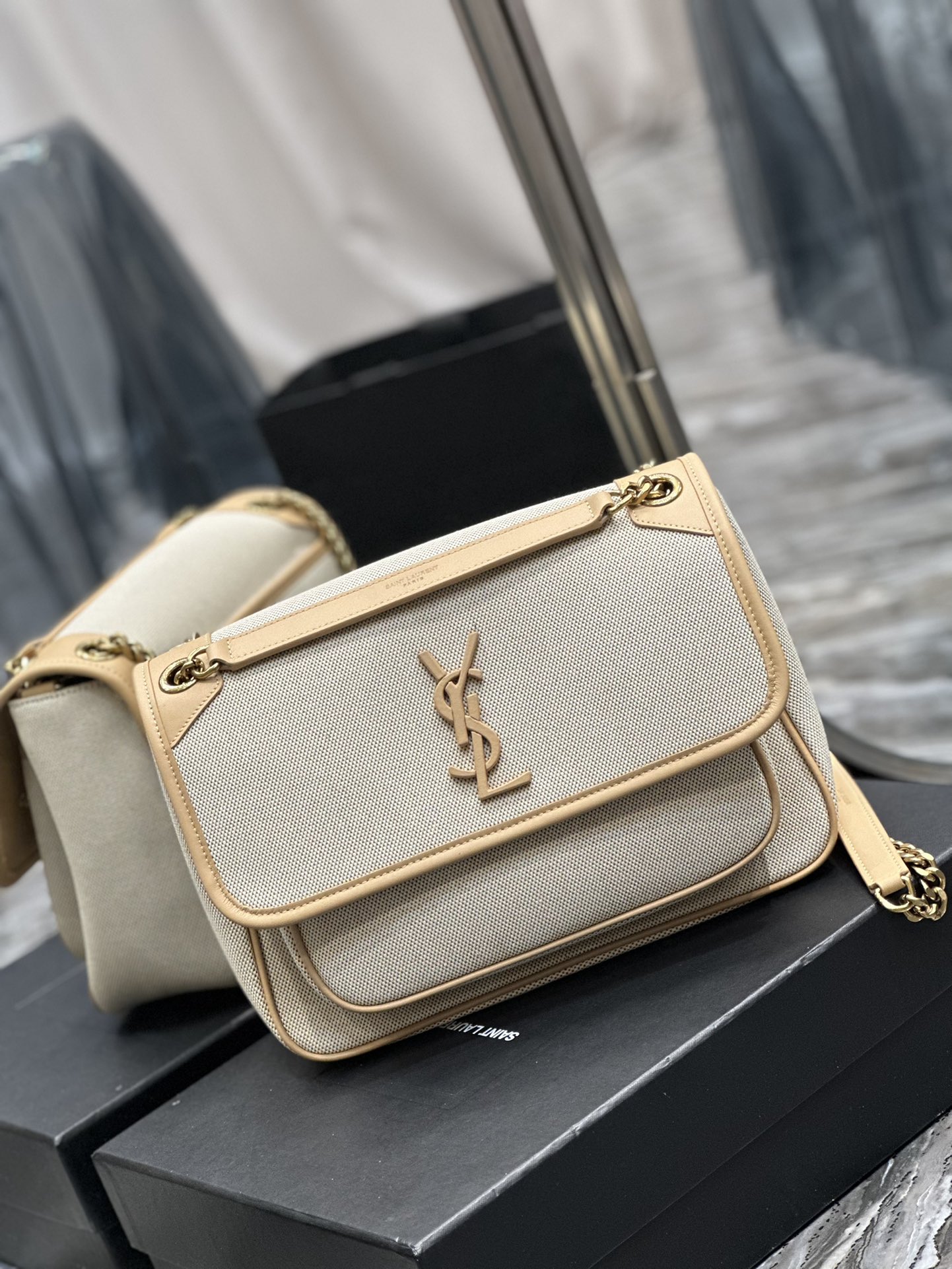 Handbags SAINT LAURENT 498894 size 28  20.5  8.5 cm - vstockx