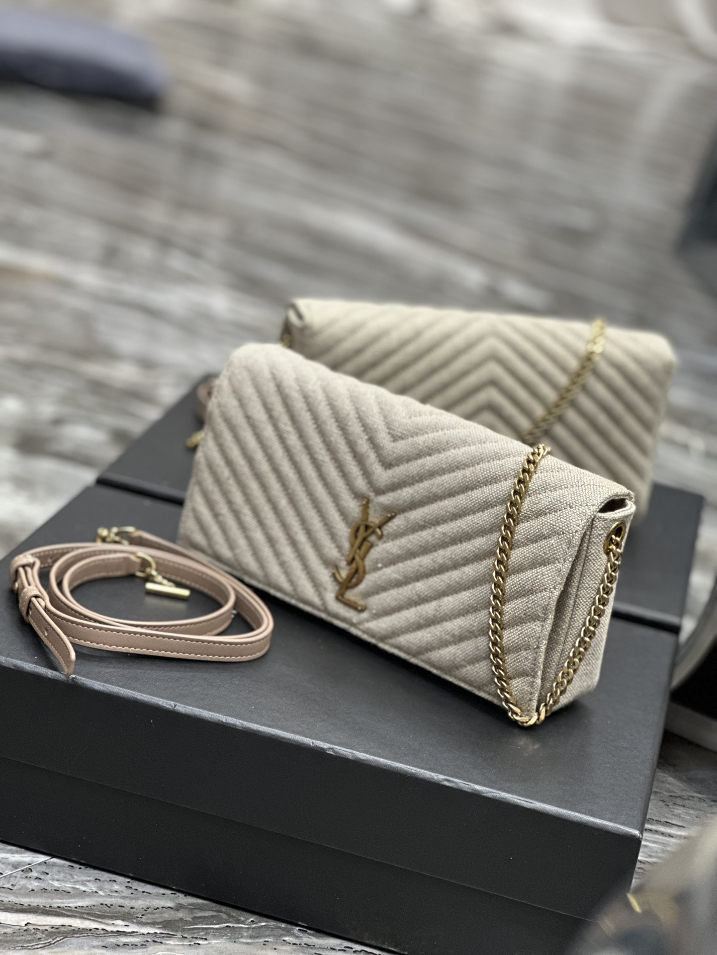Handbags SAINT LAURENT 604276 size 26x13.5x4.5 cm - vstockx