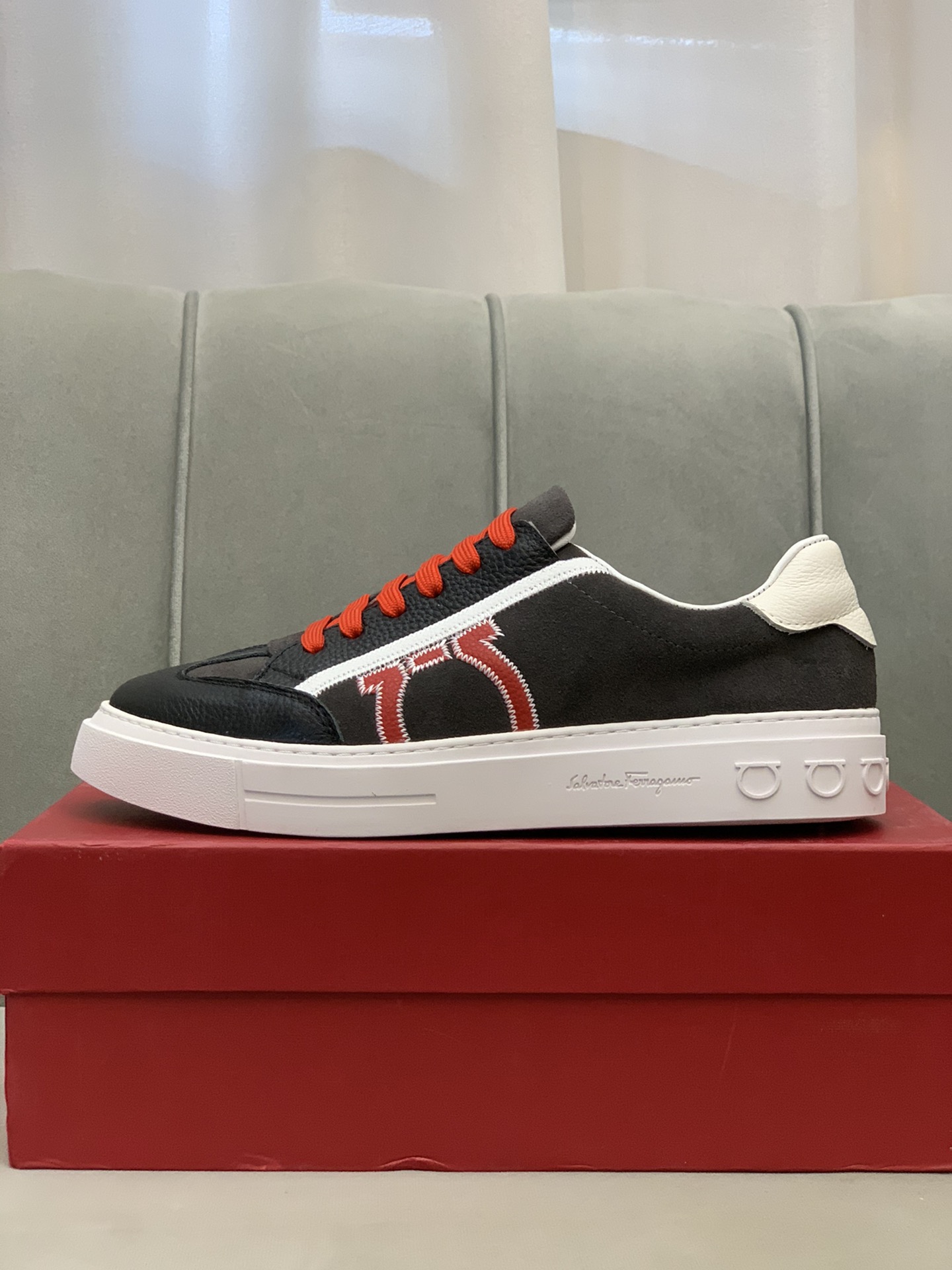 Salvatore Ferragamo Gancini Sneaker 10 - vstockx
