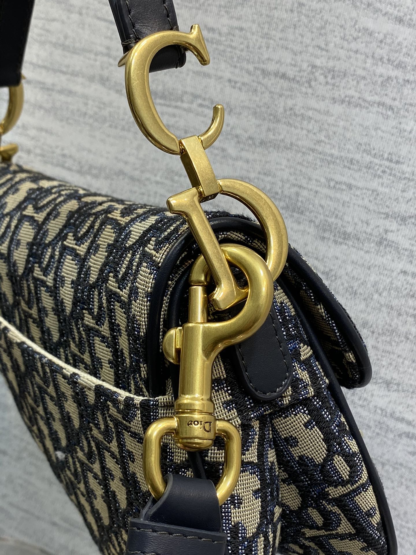 Handbag Dior 3397 size 17  5  15 cm - vstockx