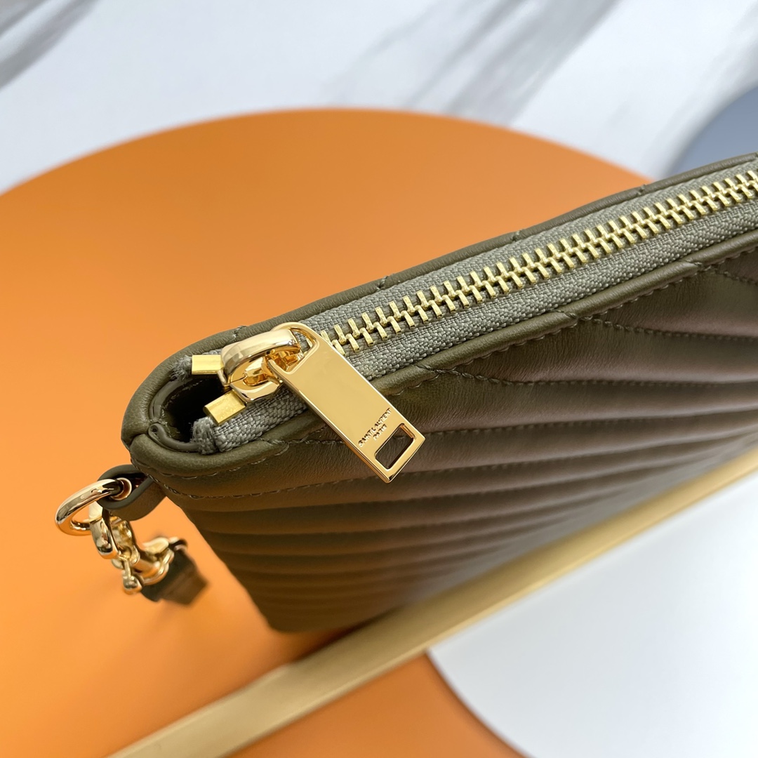 Handbags SAINT LAURENT 440222 size 36x24.5x2.5 cm - vstockx