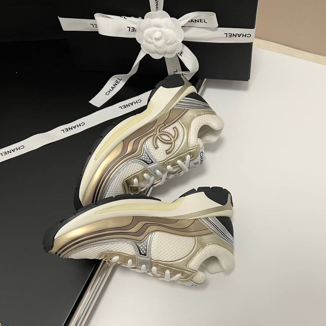 Chanel CC Runner Gold Laminate - vstockx