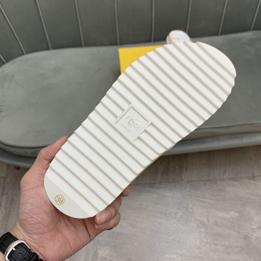 Fendi Slides 17 - vstockx