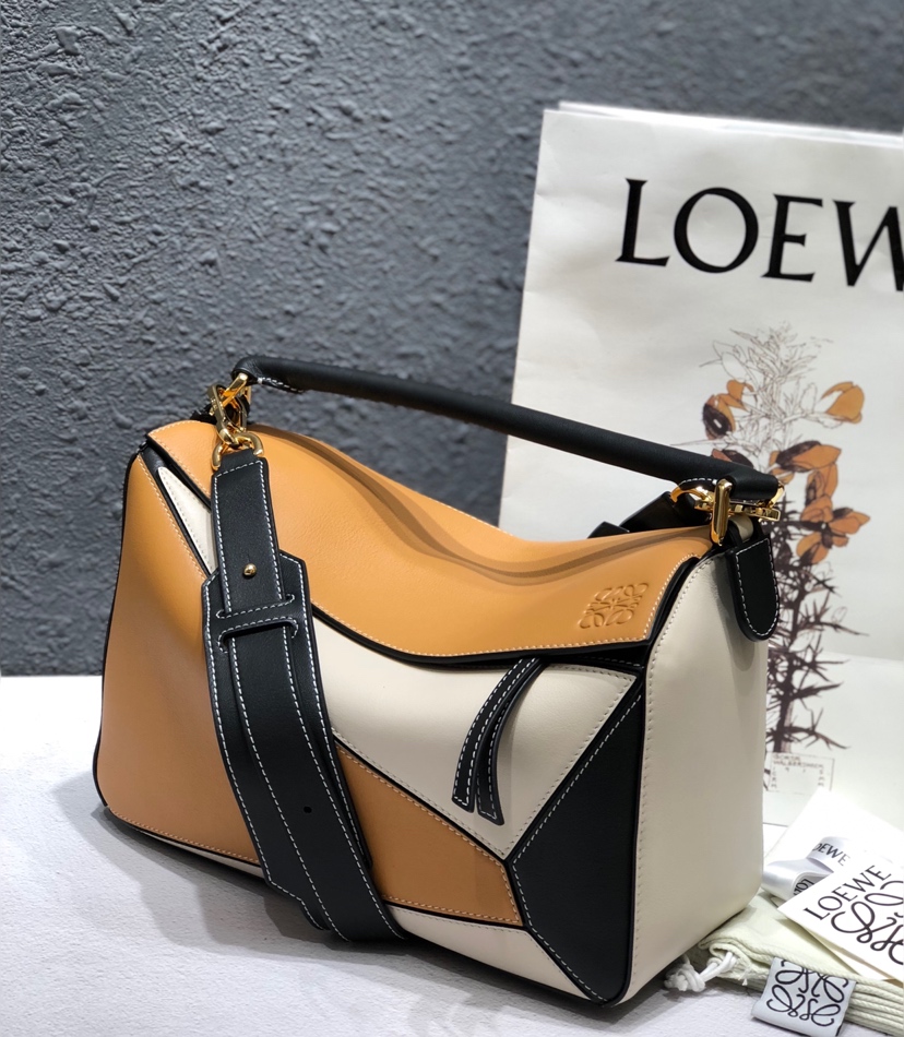 Handbags LOEWE Ykk size:29x18x12 cm - vstockx