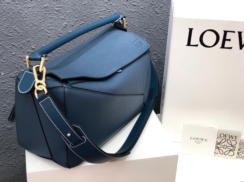 Handbags LOEWE Ykk size:29x18x12 cm - vstockx