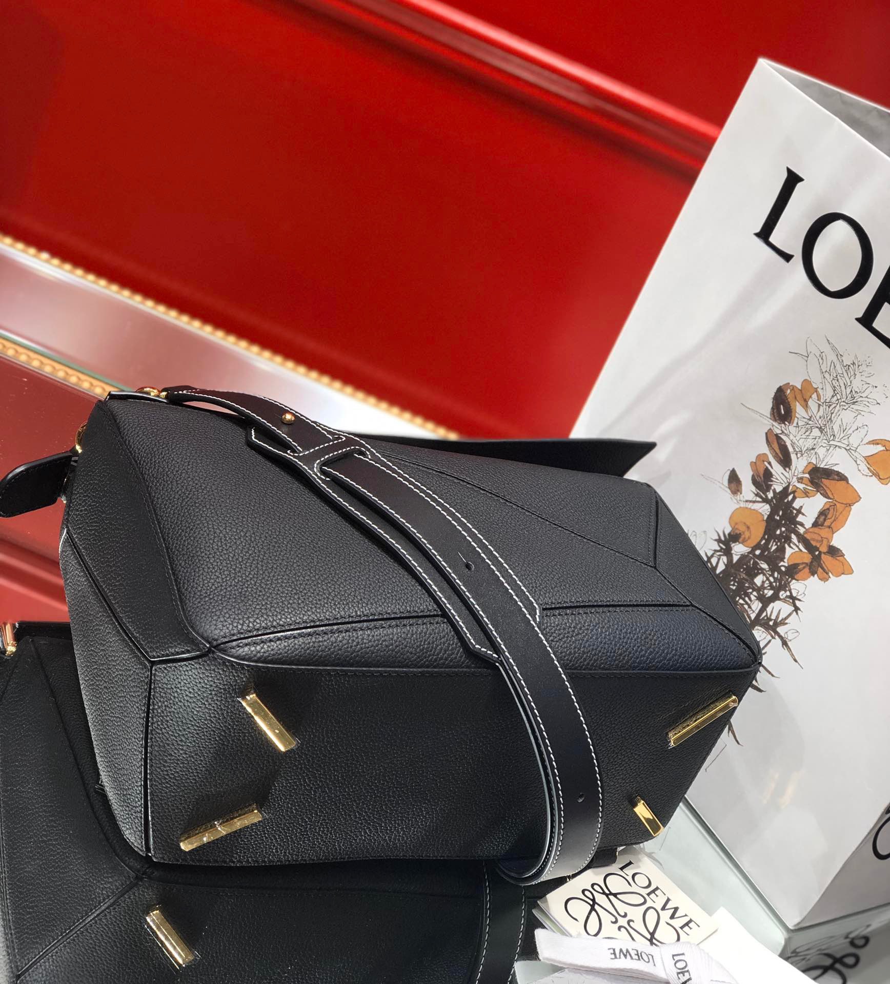 Handbags LOEWE Ykk size:29x18x12 cm - vstockx