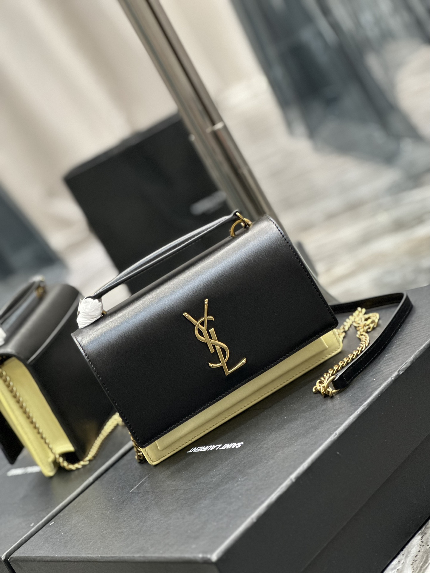 Handbags SAINT LAURENT 533026 size 19x14x5.5 cm - vstockx