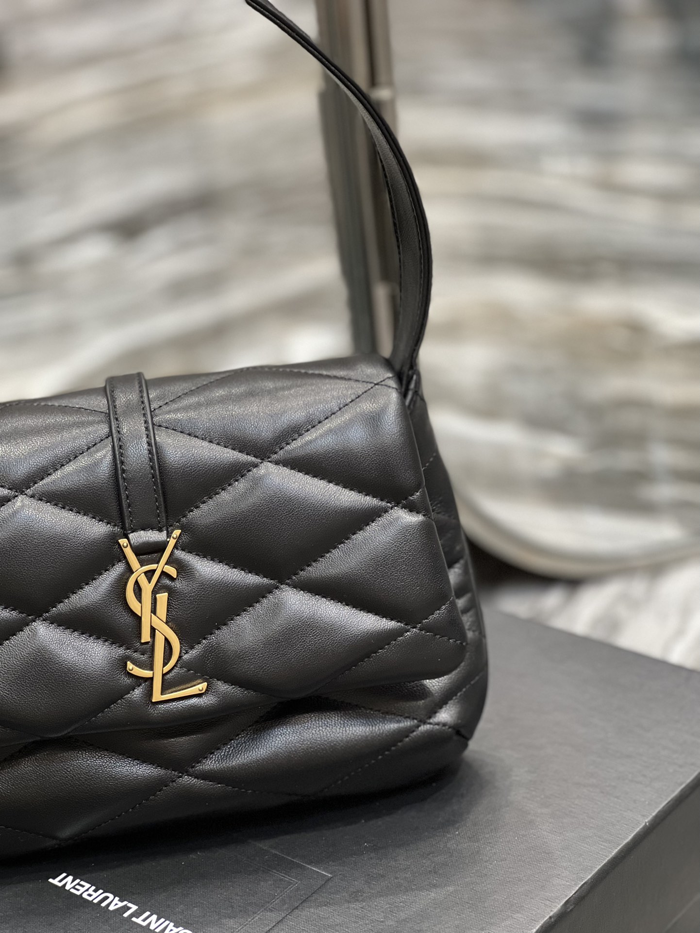 Handbags SAINT LAURENT 698567 size 24  18  5.5 cm - vstockx