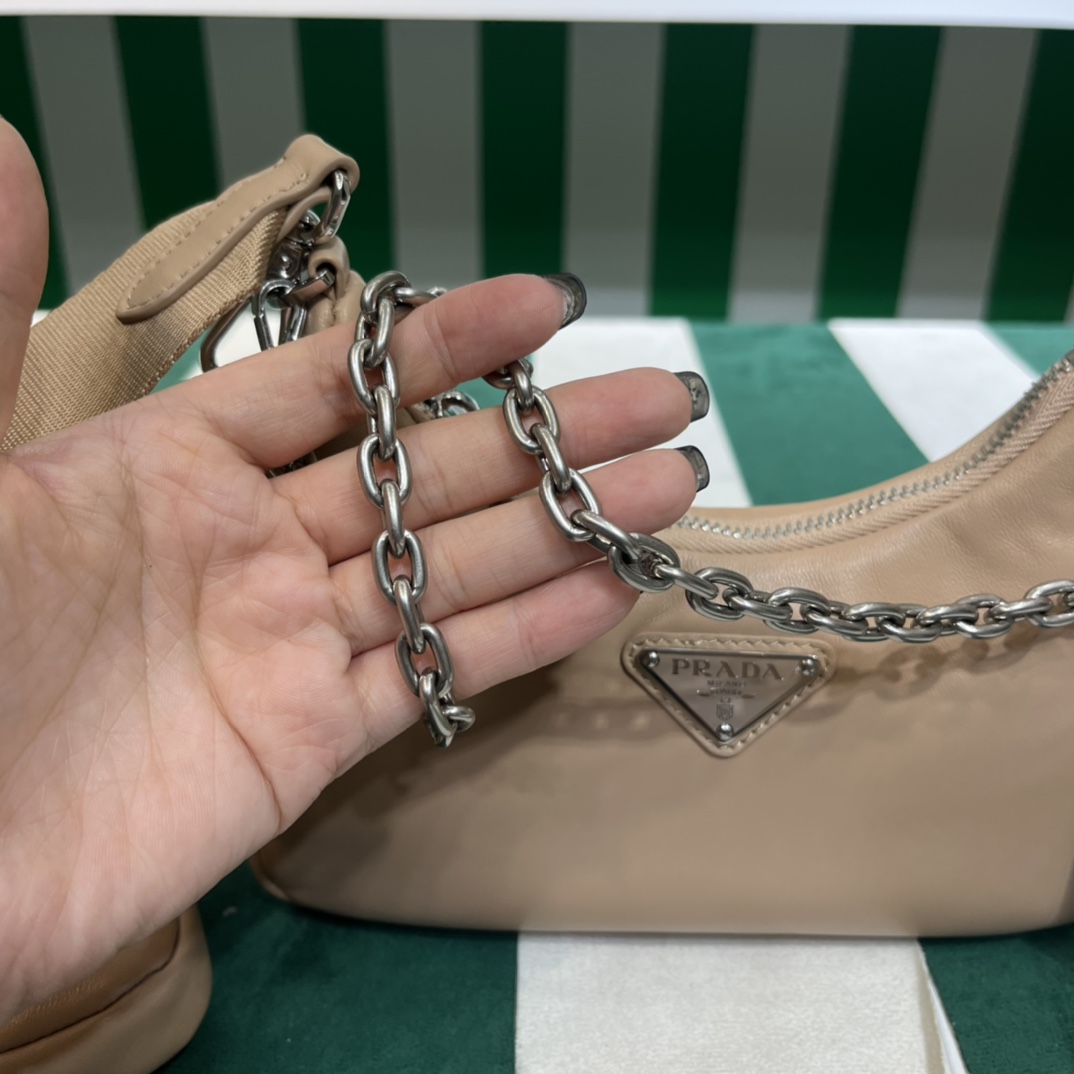 Handbags Prada 1BH240 size:22*12*6 cm - vstockx