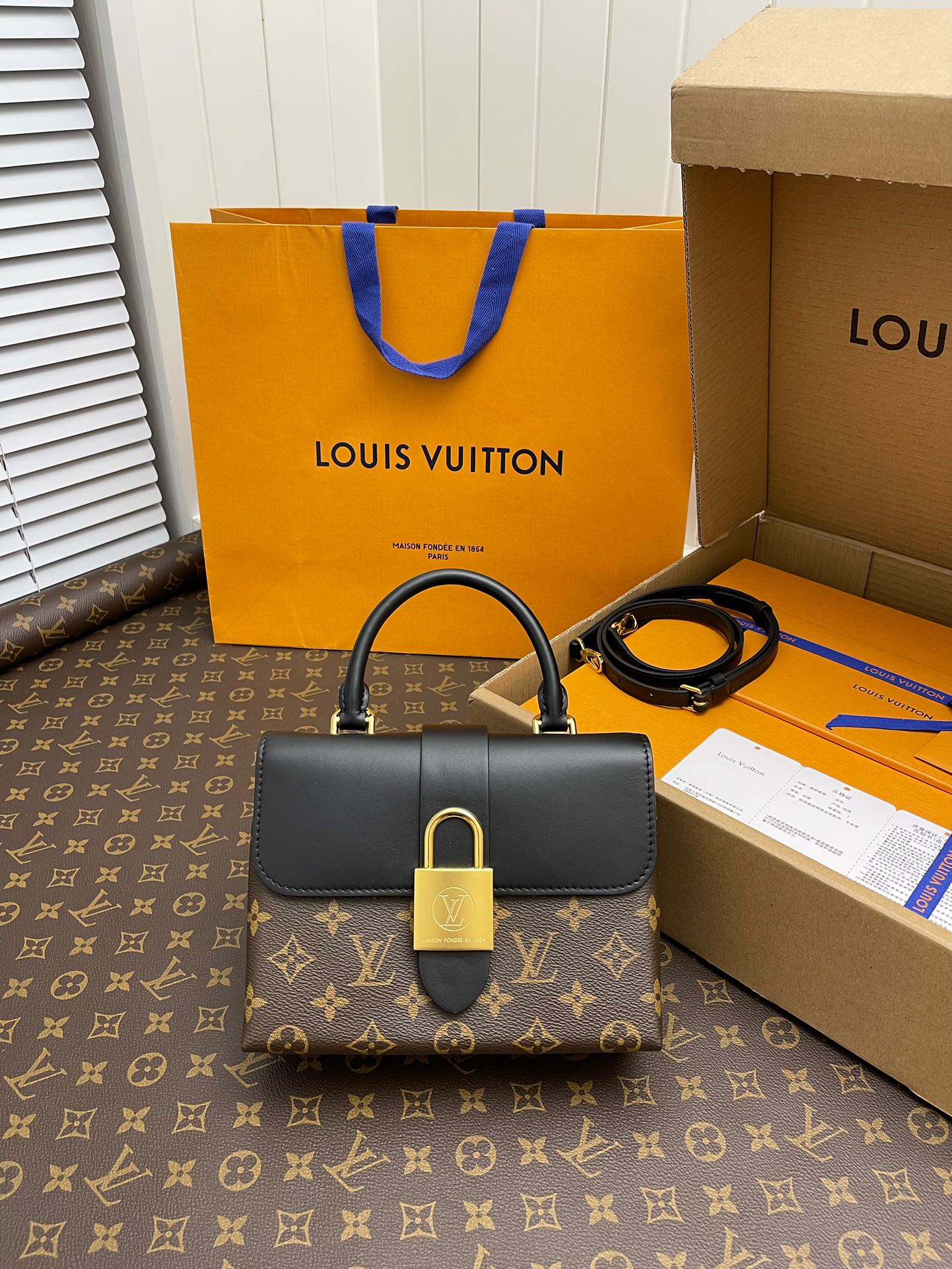 Handbags Louis Vuitton M44141 size:20*16*7.5 cm - vstockx