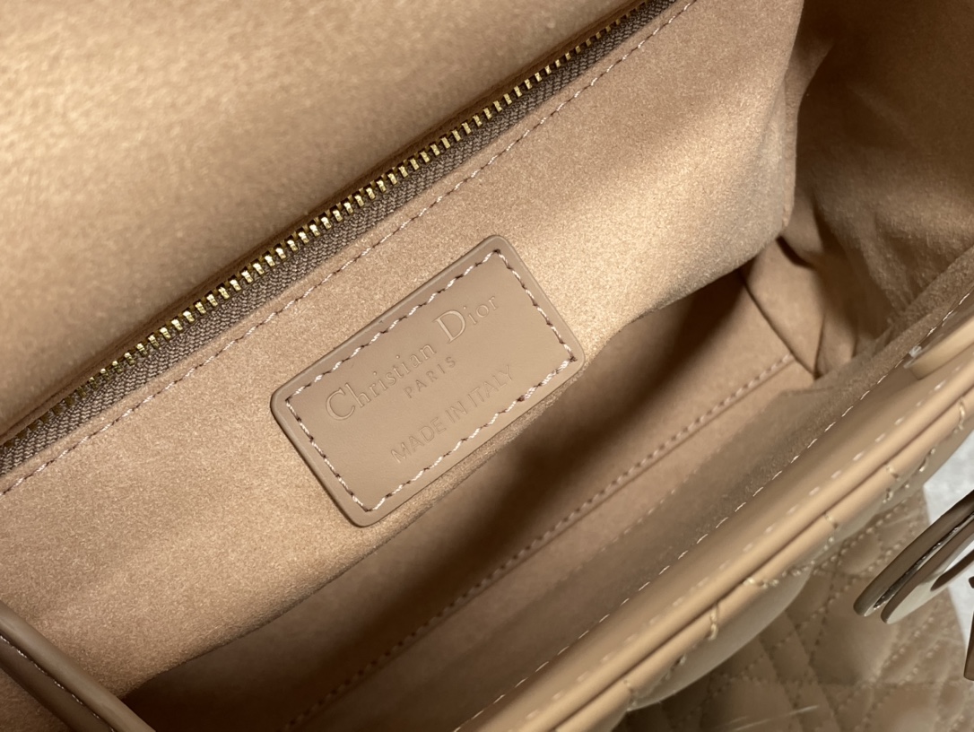 Handbag Dior size 24 cm - vstockx