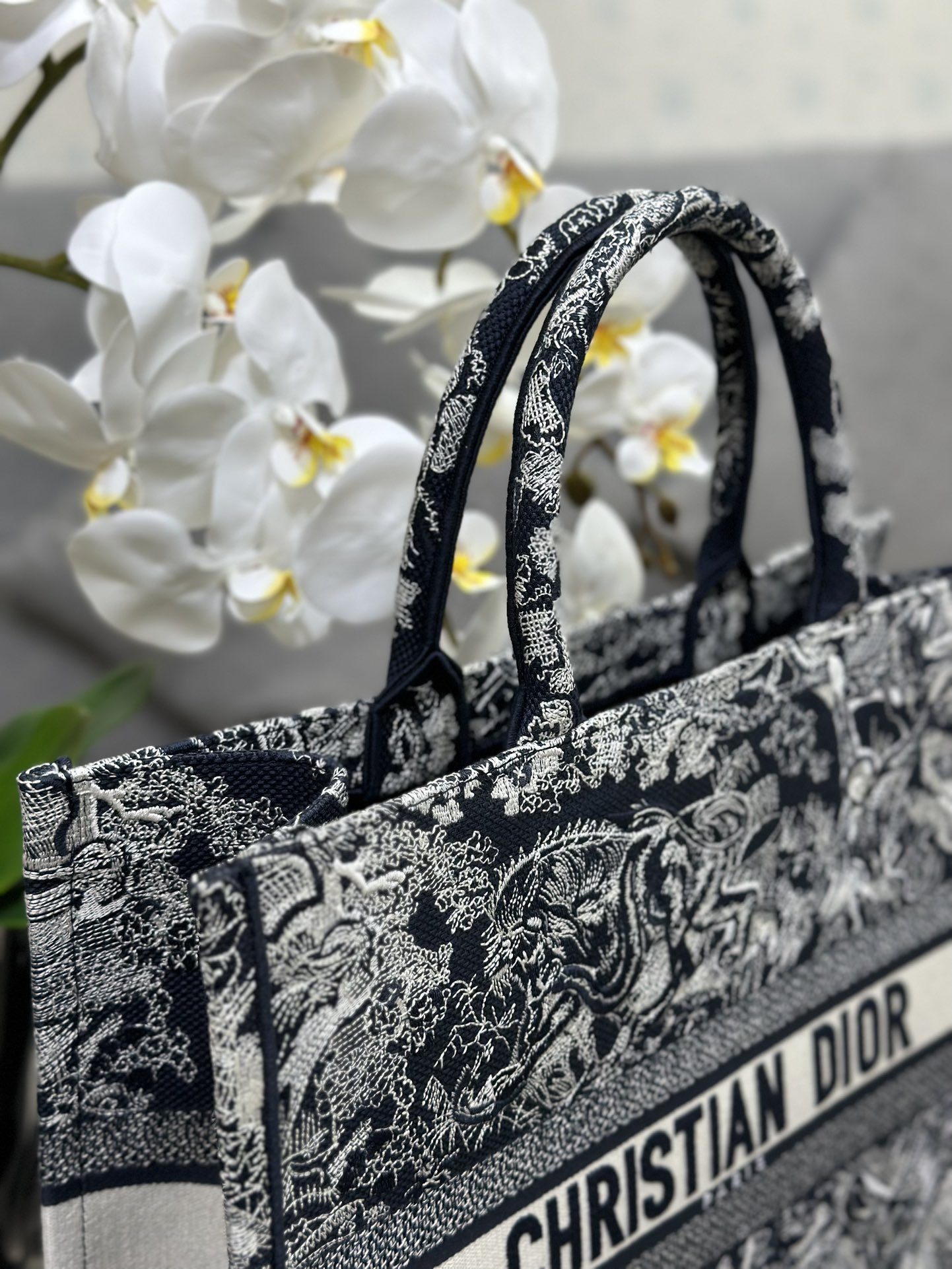 Handbag Dior M1286 size 42 x 35 x 18.5 cm - vstockx