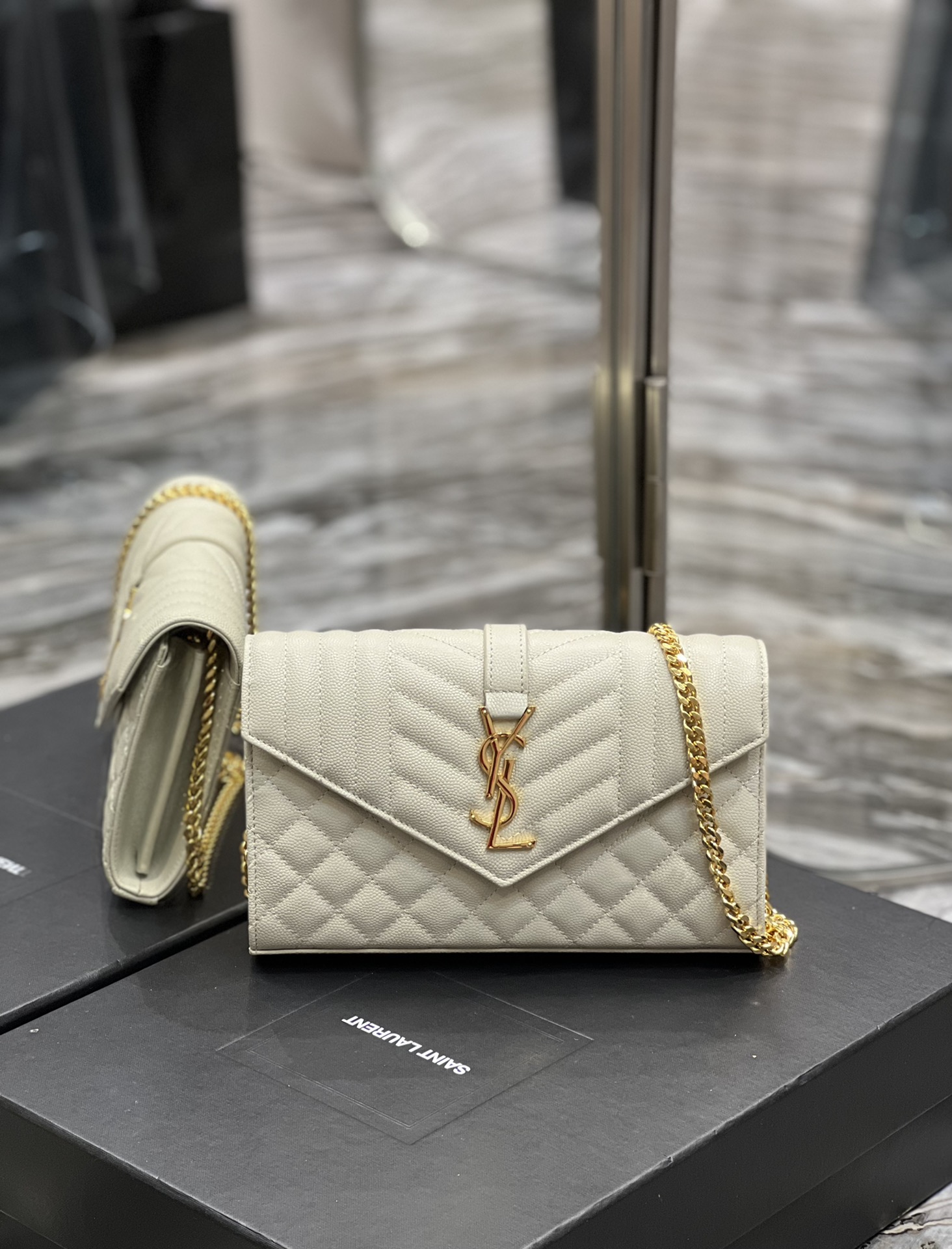 Handbags SAINT LAURENT 620280 size 22.5x14x4 cm - vstockx