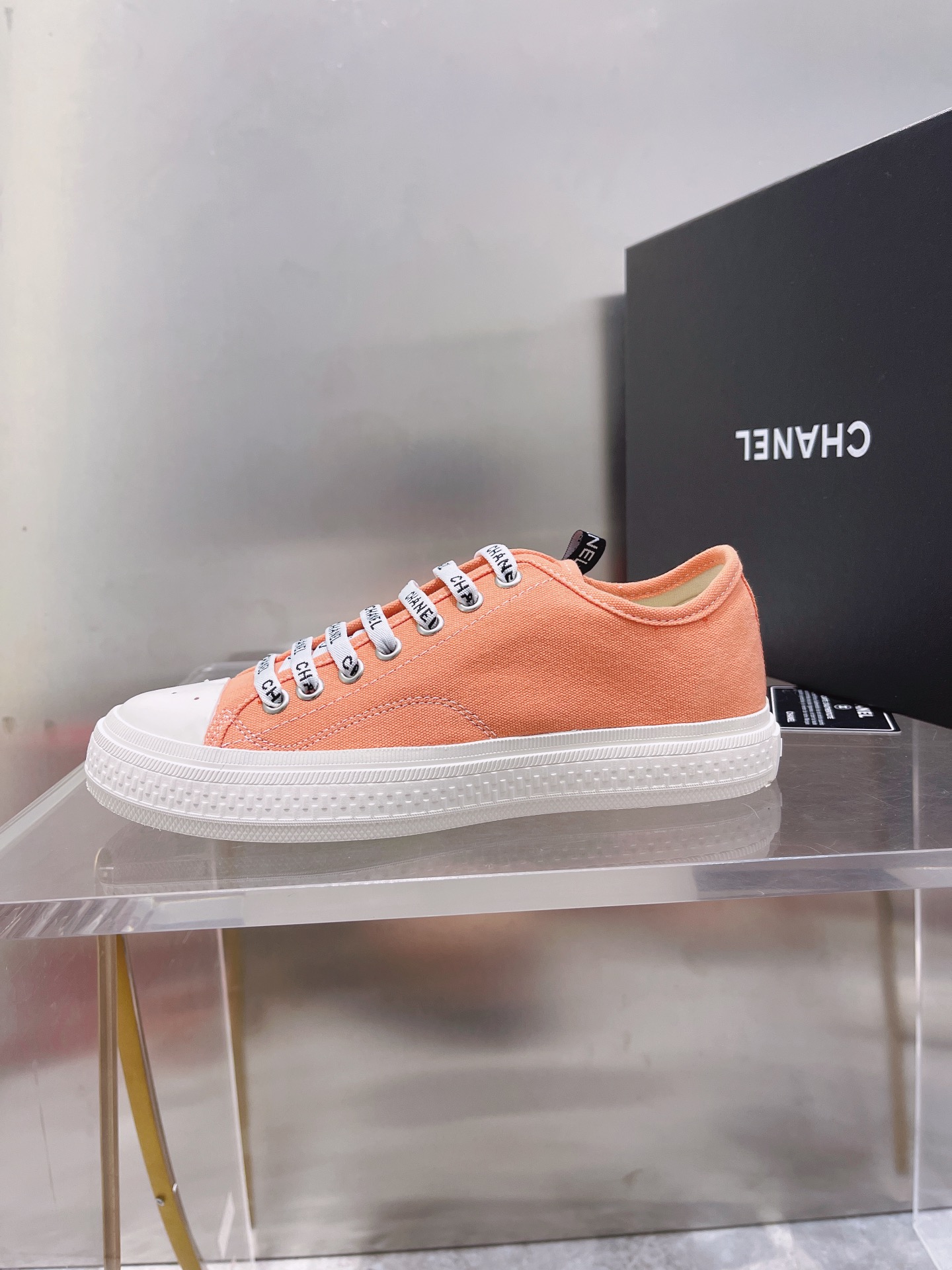 Chanel Flat canvas Sneaker 10 - vstockx