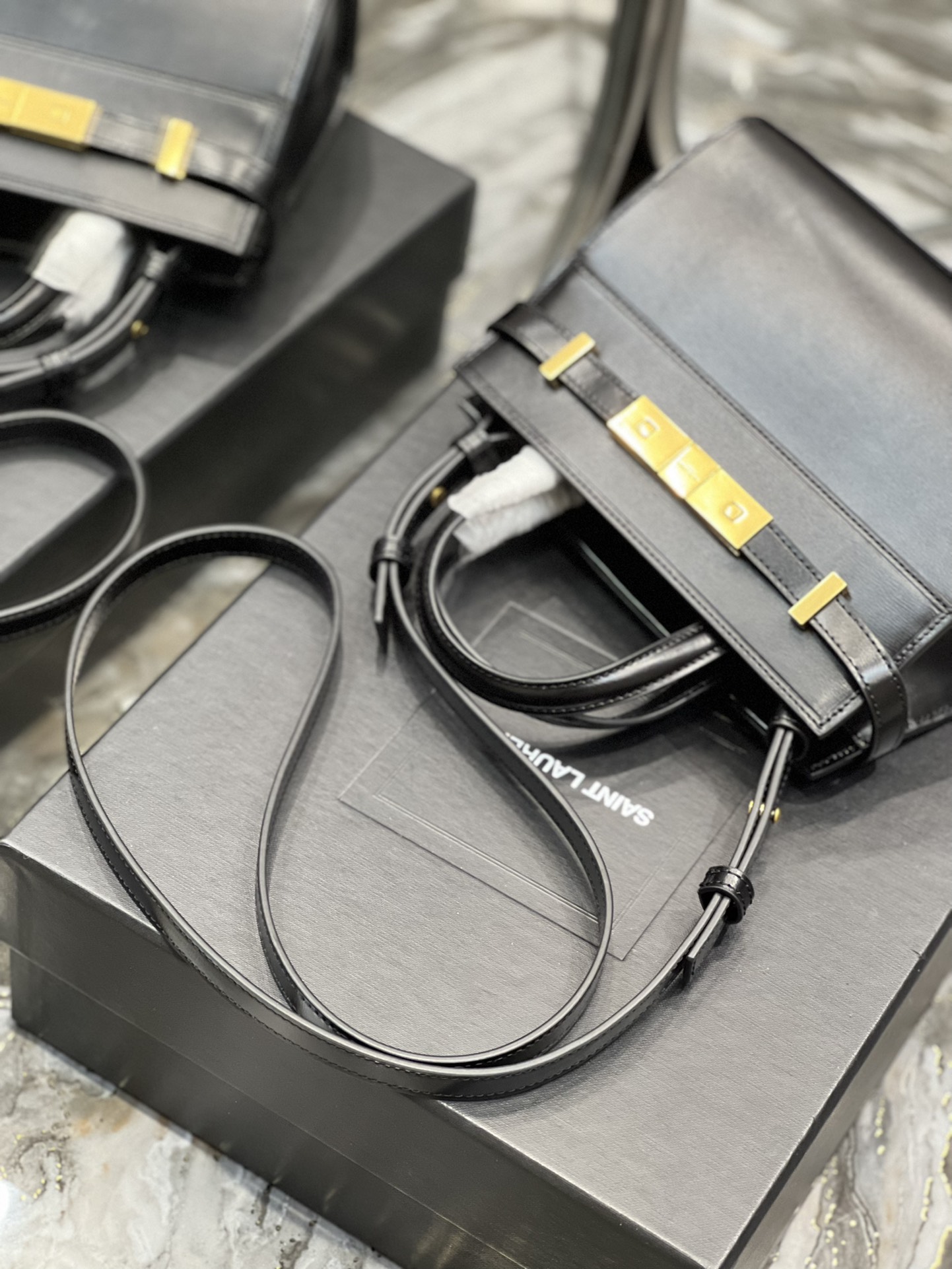 Handbags SAINT LAURENT 593741 size 21x16x9 cm - vstockx