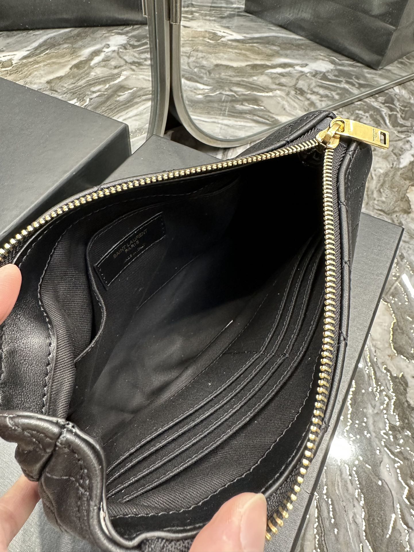 Handbags SAINT LAURENT 733955 size 23  17  5 cm - vstockx