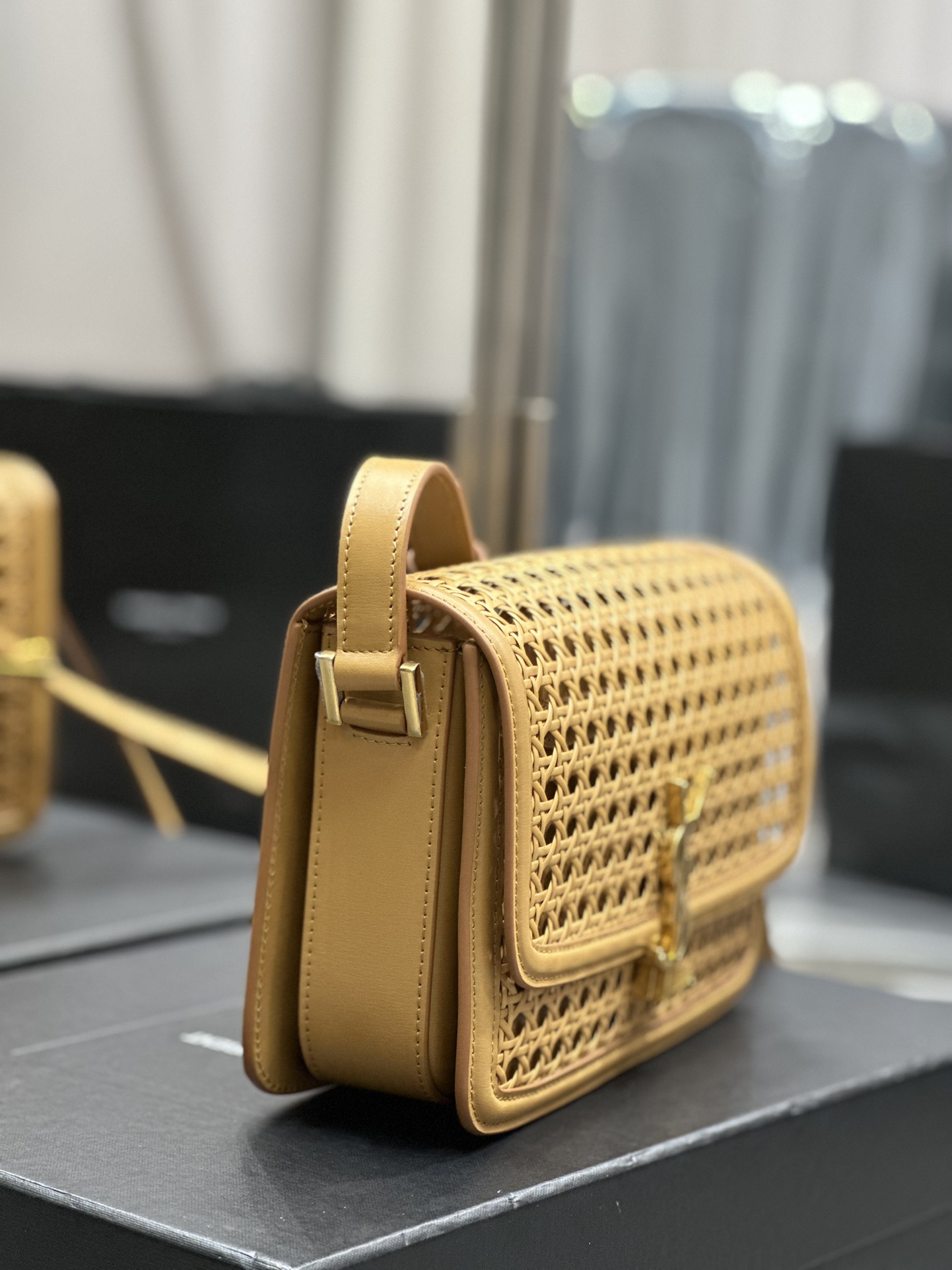 Handbags SAINT LAURENT 634305 size 23x16x6 cm - vstockx