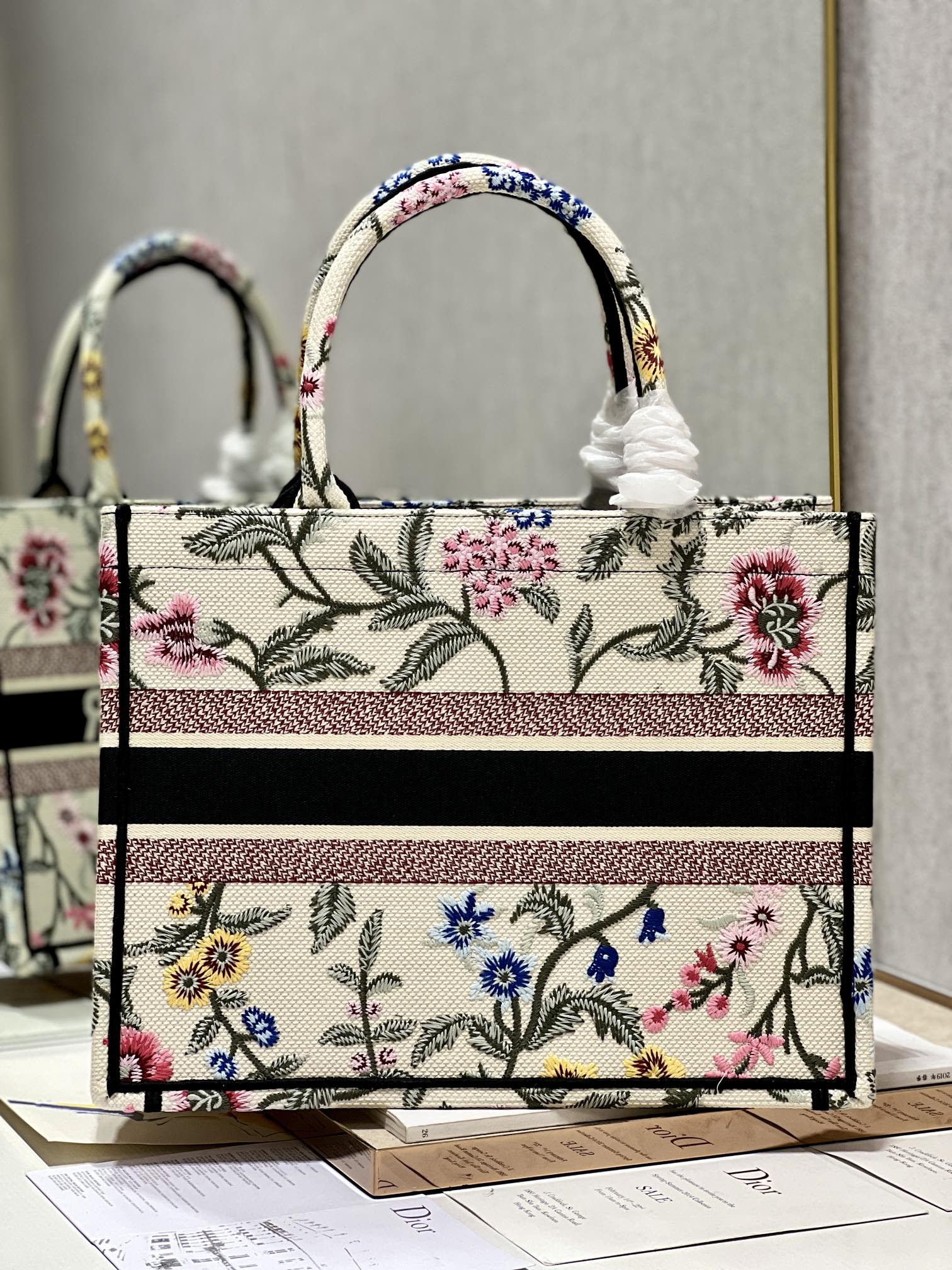 Handbag Dior 1286 size 36  28 cm - vstockx