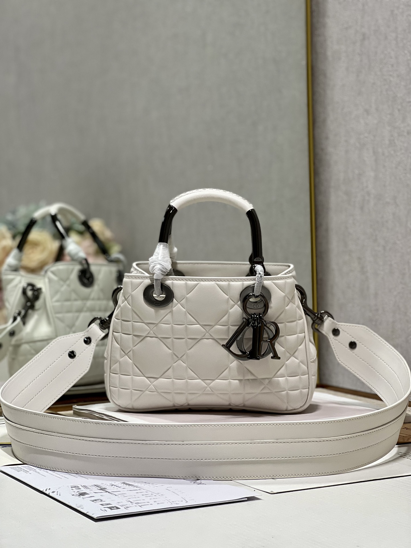 Handbag Dior 1202 size 23  26  8 cm - vstockx