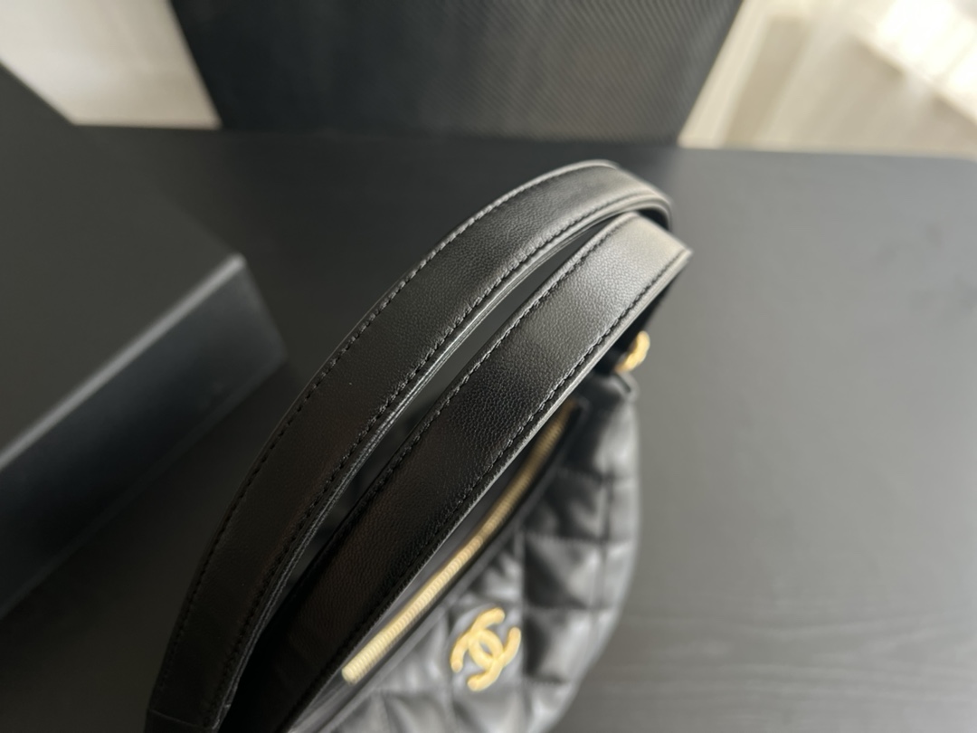 Handbag Chanel size 30cmx37cmx8 cm - vstockx