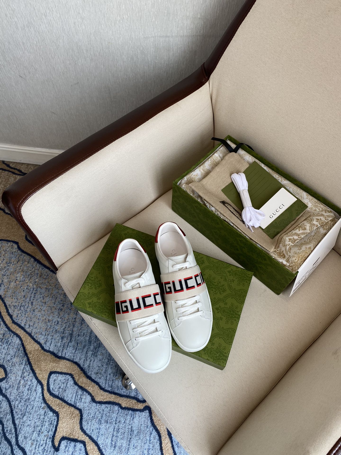 Gucci Women's Ace sneaker with bee sneaker 4 - vstockx
