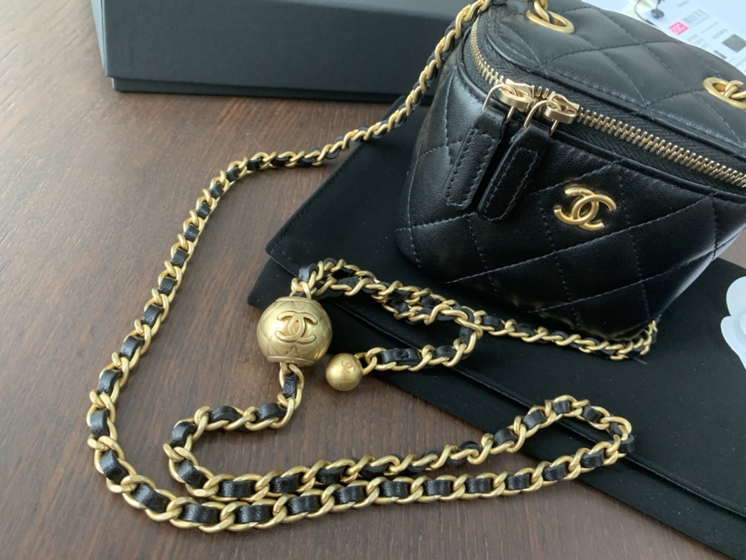 Handbag Chanel size 8.5cmx11cmx7 cm - vstockx
