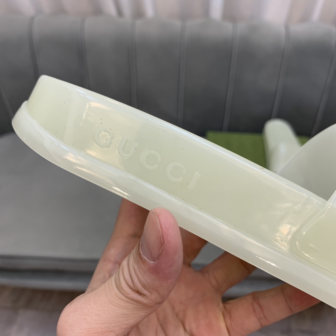 Gucci Slippers1 - vstockx